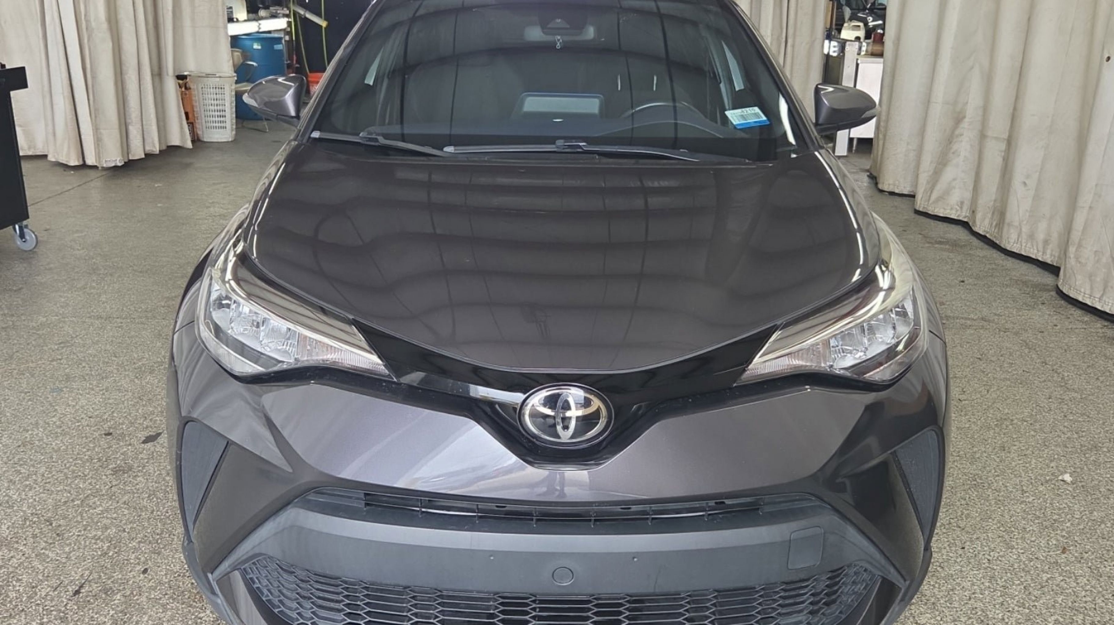 2021 Toyota C-HR XLE's photo