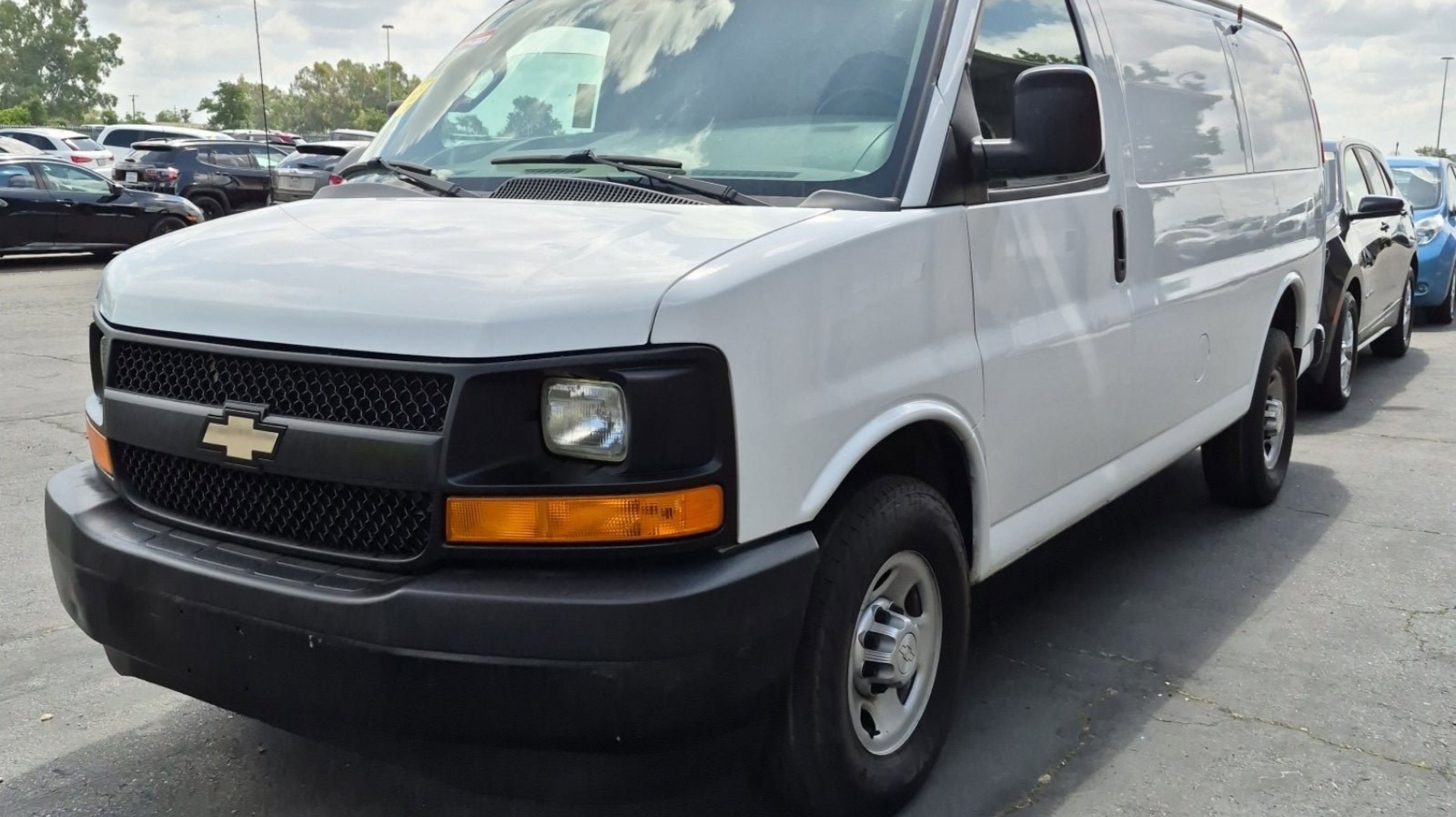 2017 Chevrolet Express 2500 Work Van HD's photo