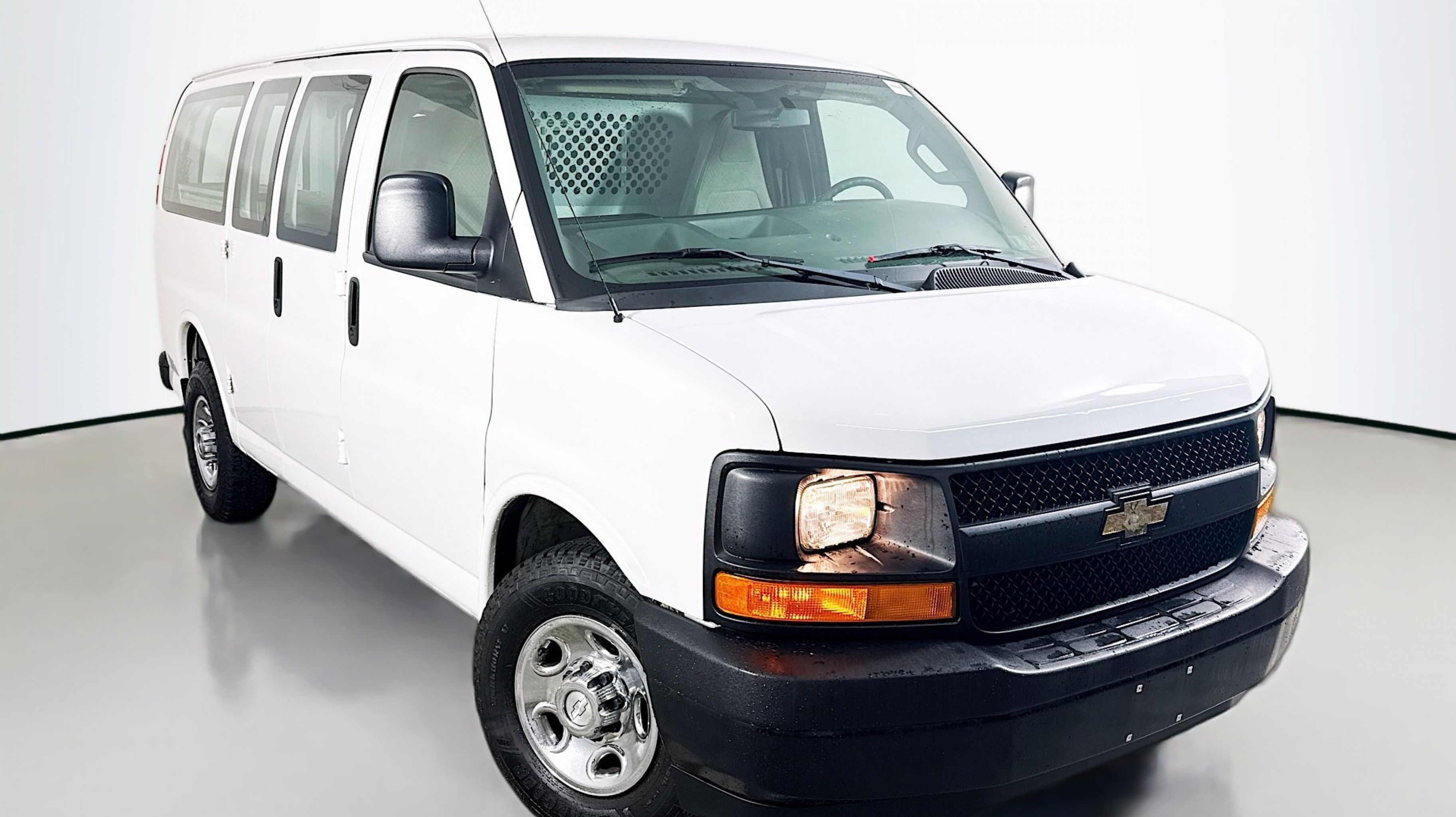 2017 Chevrolet Express 2500 Work Van HD's photo