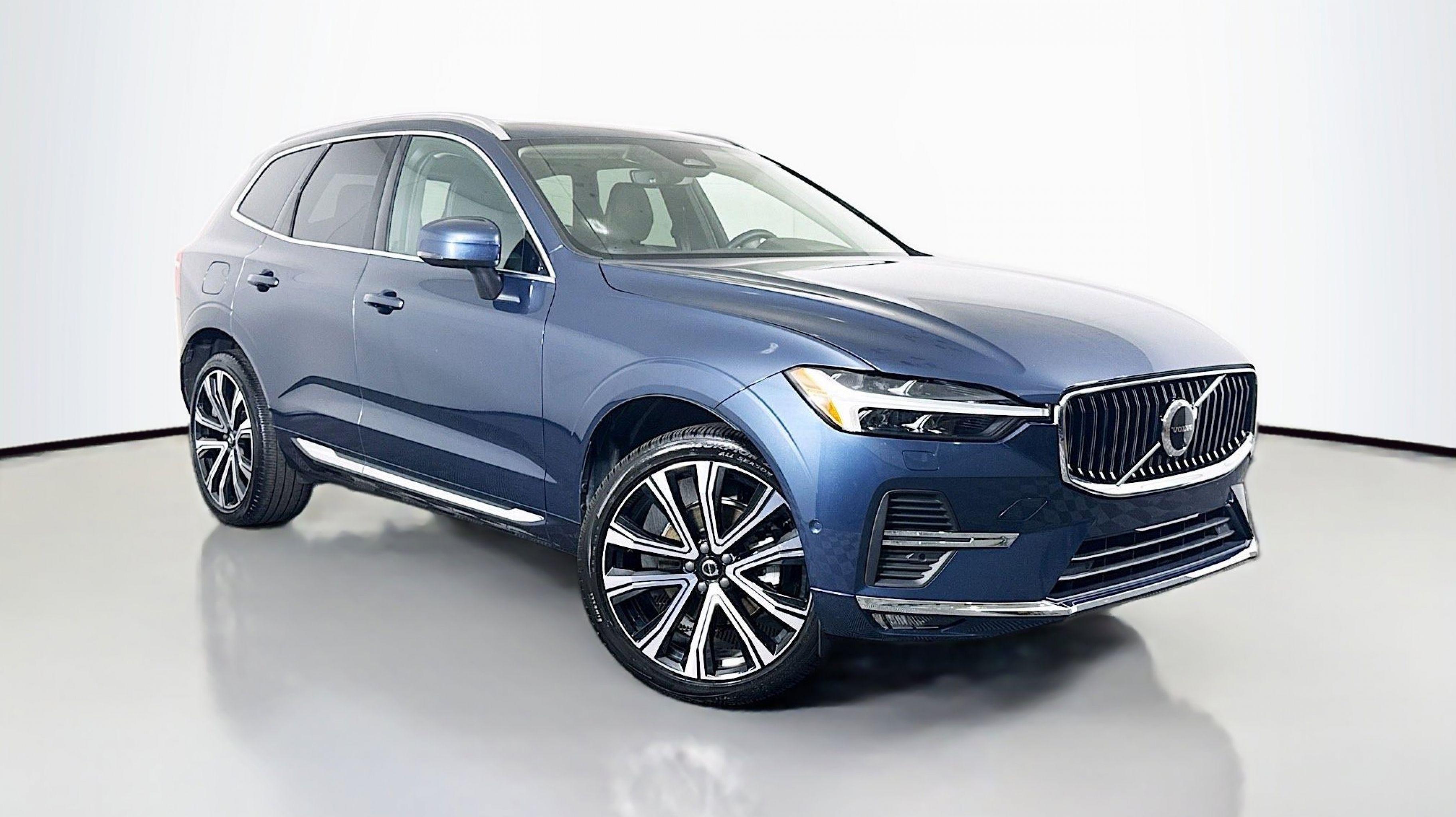 2023 Volvo XC60 B5 Ultimate Bright Theme FWD's photo