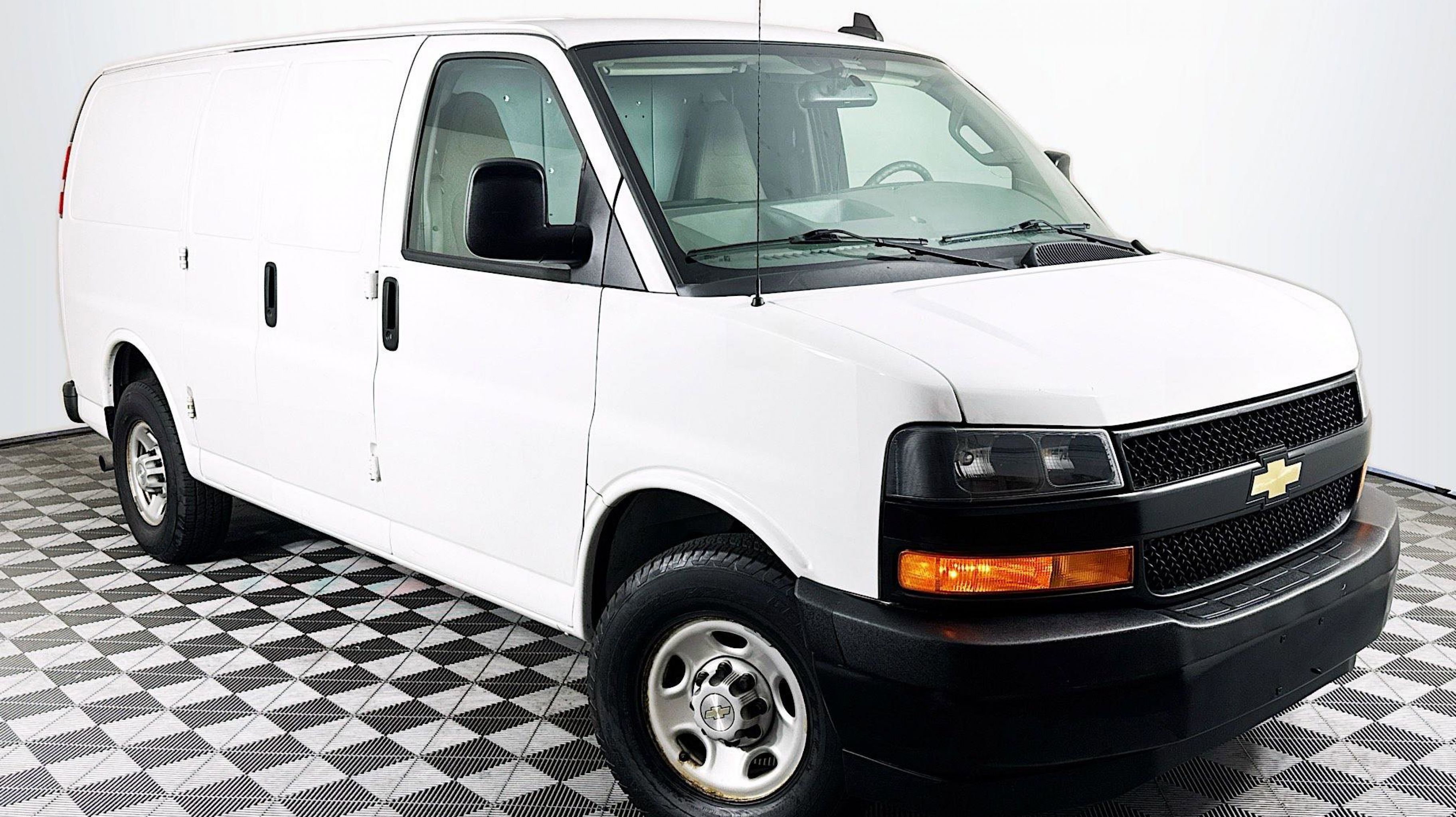 2021 Chevrolet Express's photo