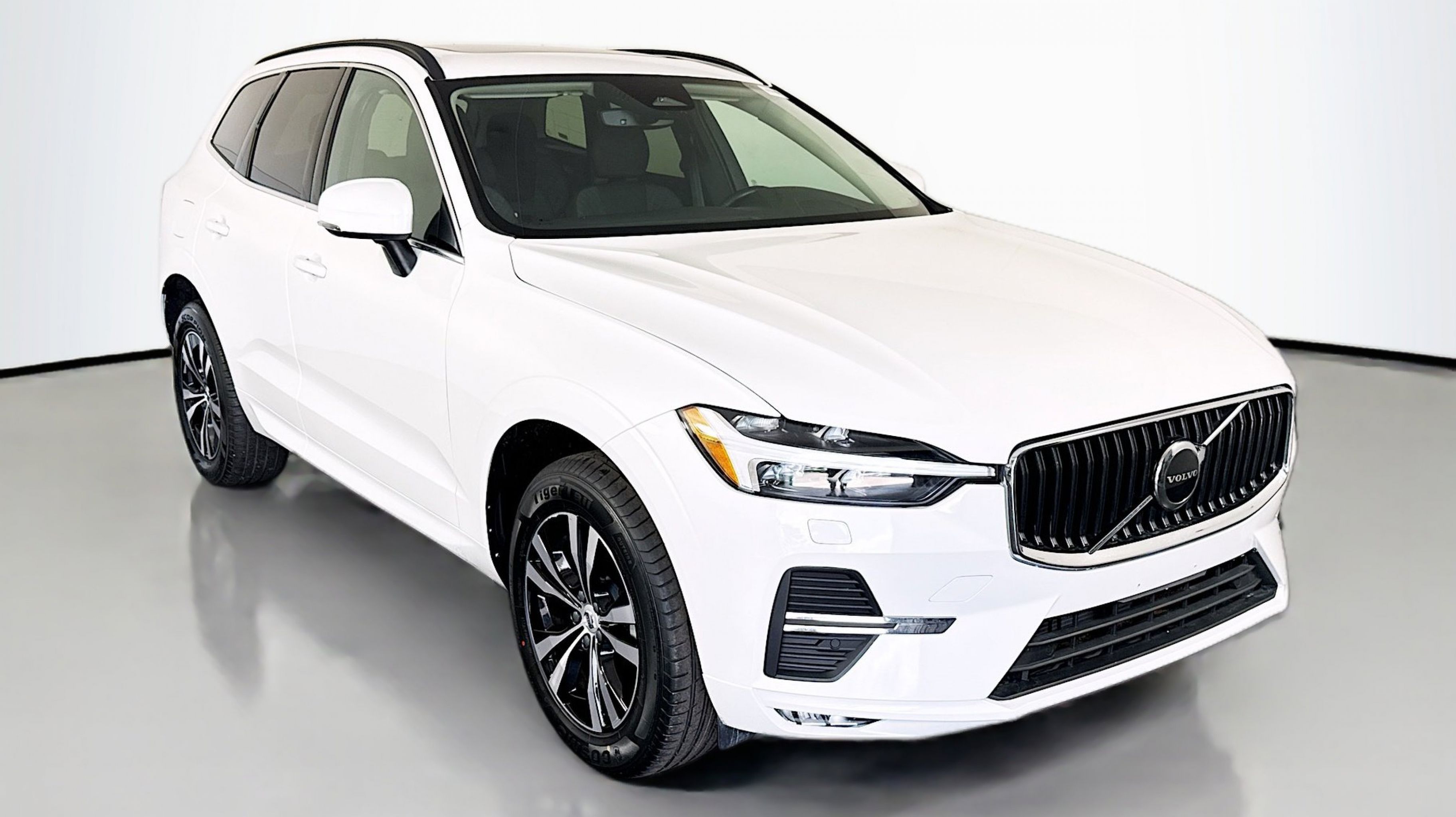 2023 Volvo XC60 B5 Core FWD's photo