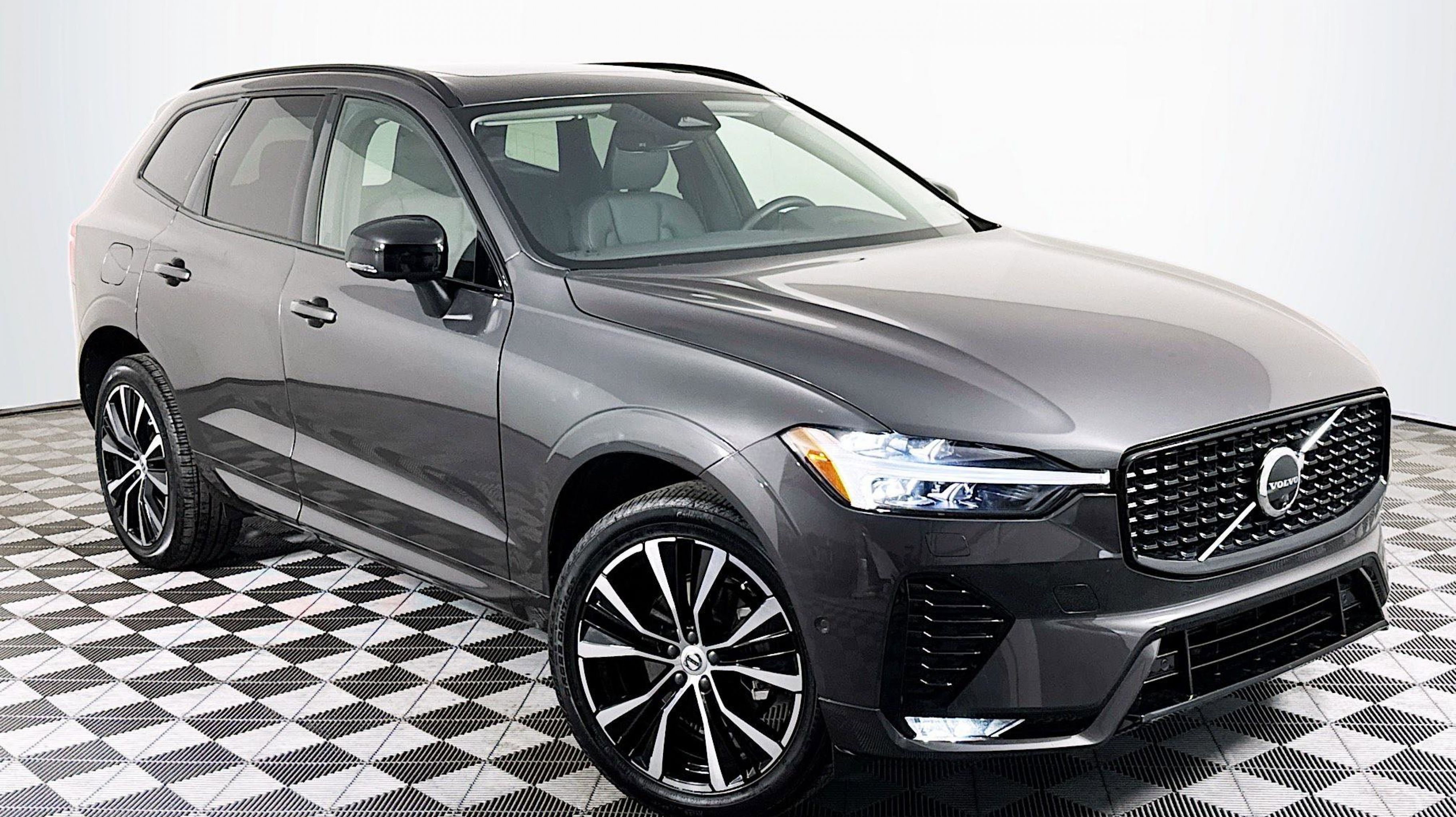 2024 Volvo XC60 Plus's photo