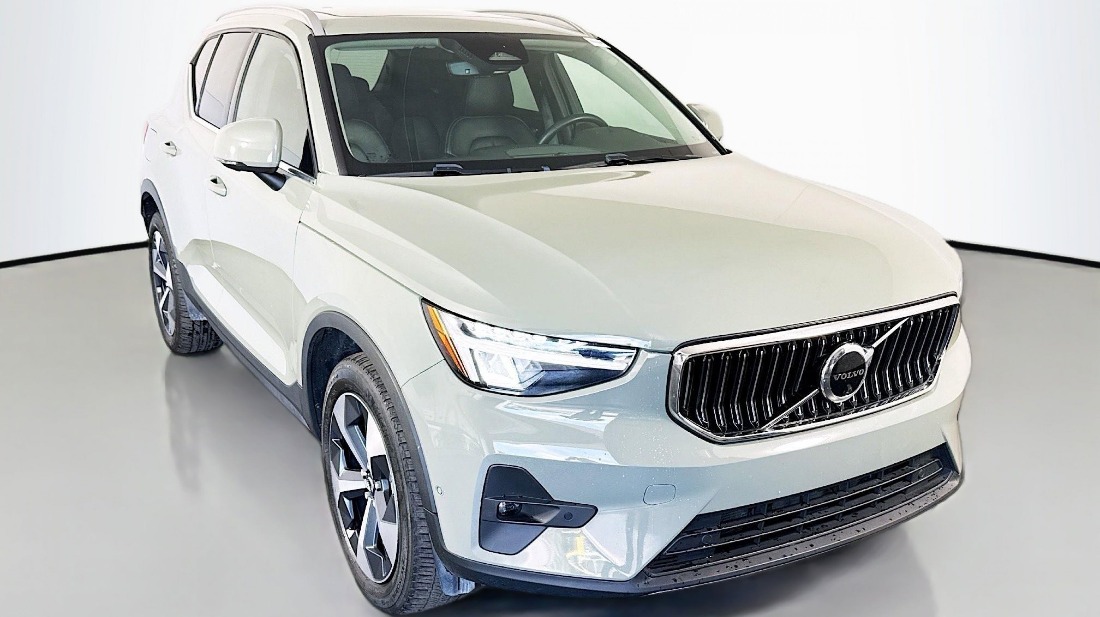 2023 Volvo XC40 B5 Plus Bright AWD's photo