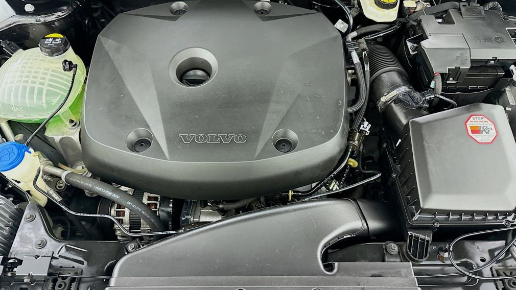 2020 Volvo XC40 Momentum #32