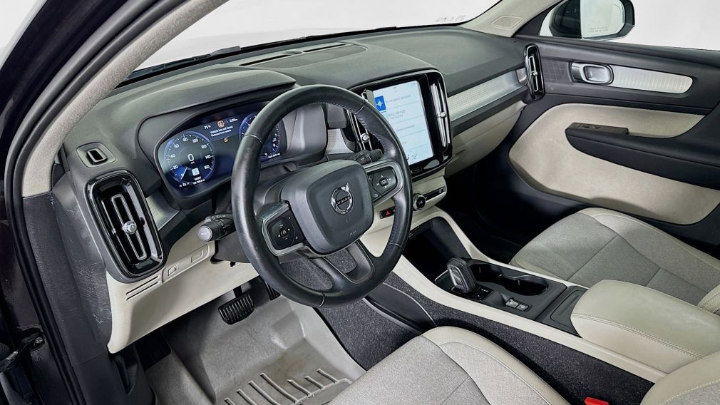 2020 Volvo XC40 Momentum #16