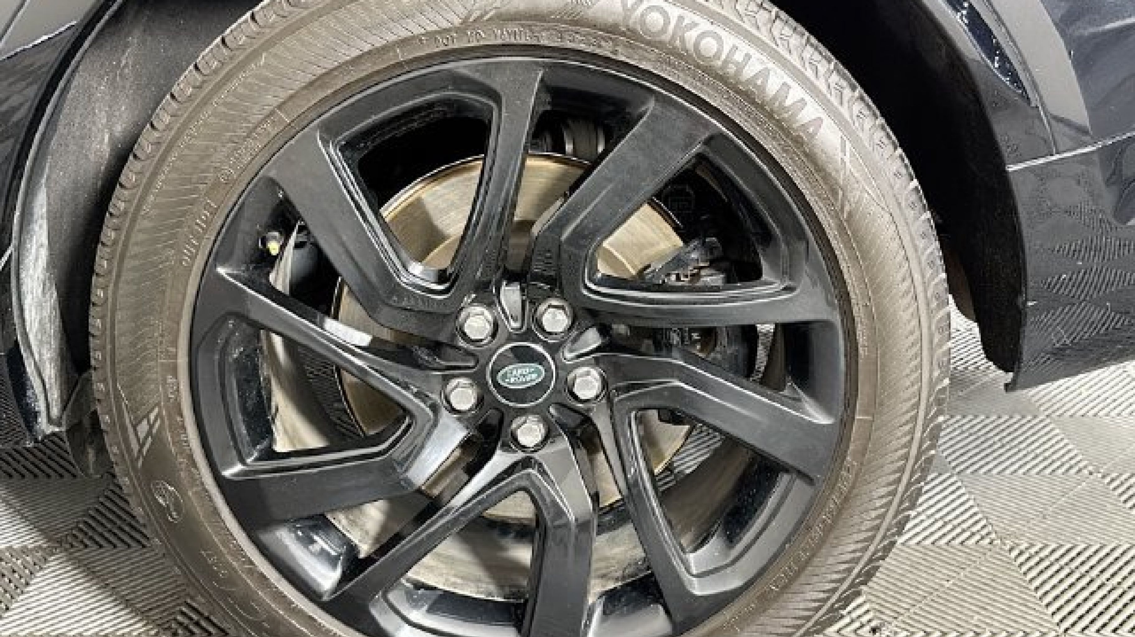 2023 Land Rover Discovery Metropolitan Edition - Photo 35