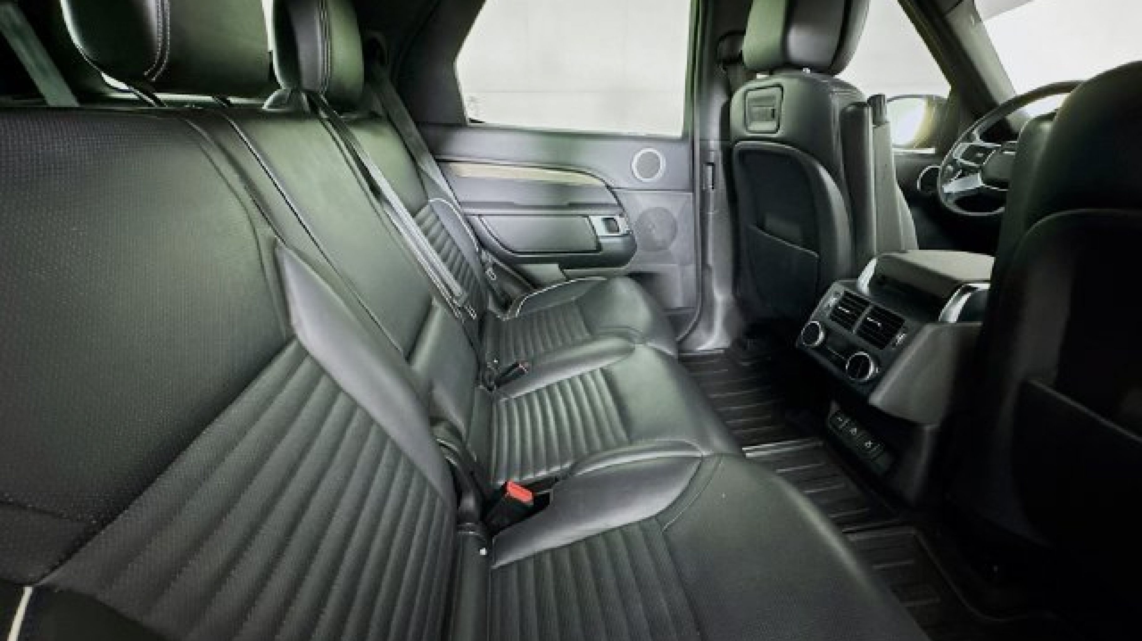 2023 Land Rover Discovery Metropolitan Edition - Photo 21