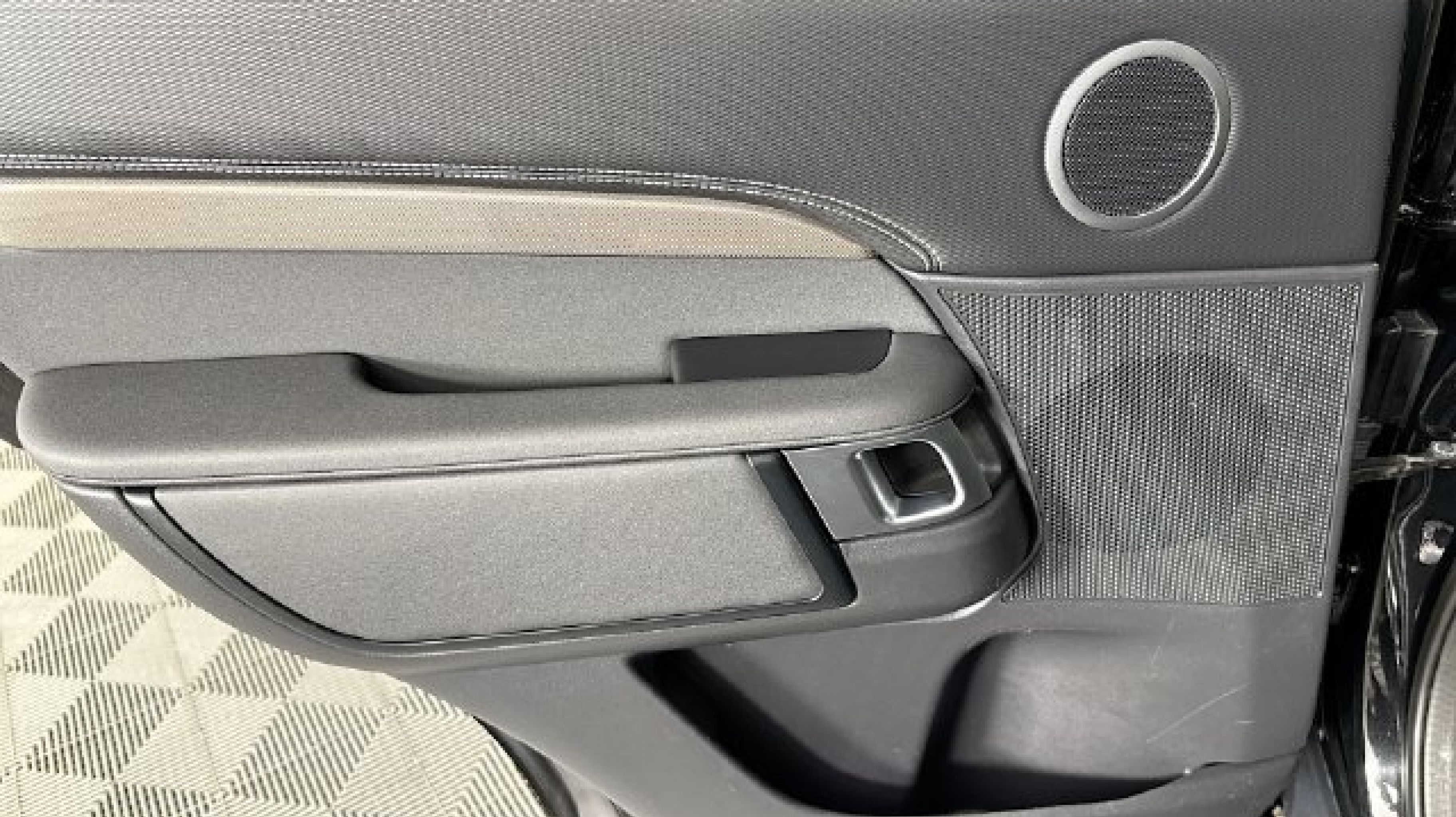 2023 Land Rover Discovery Metropolitan Edition - Photo 20
