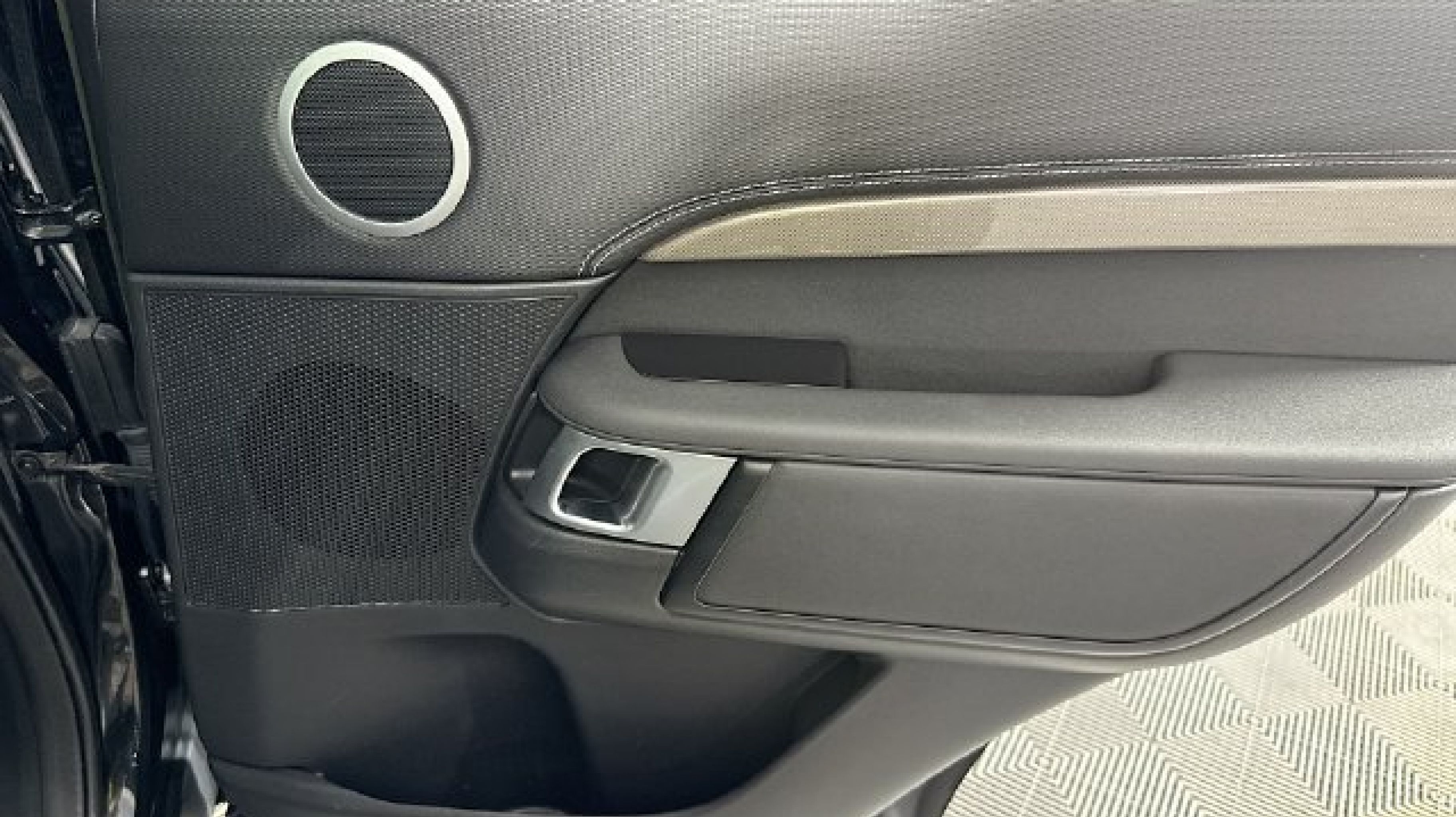 2023 Land Rover Discovery Metropolitan Edition - Photo 22