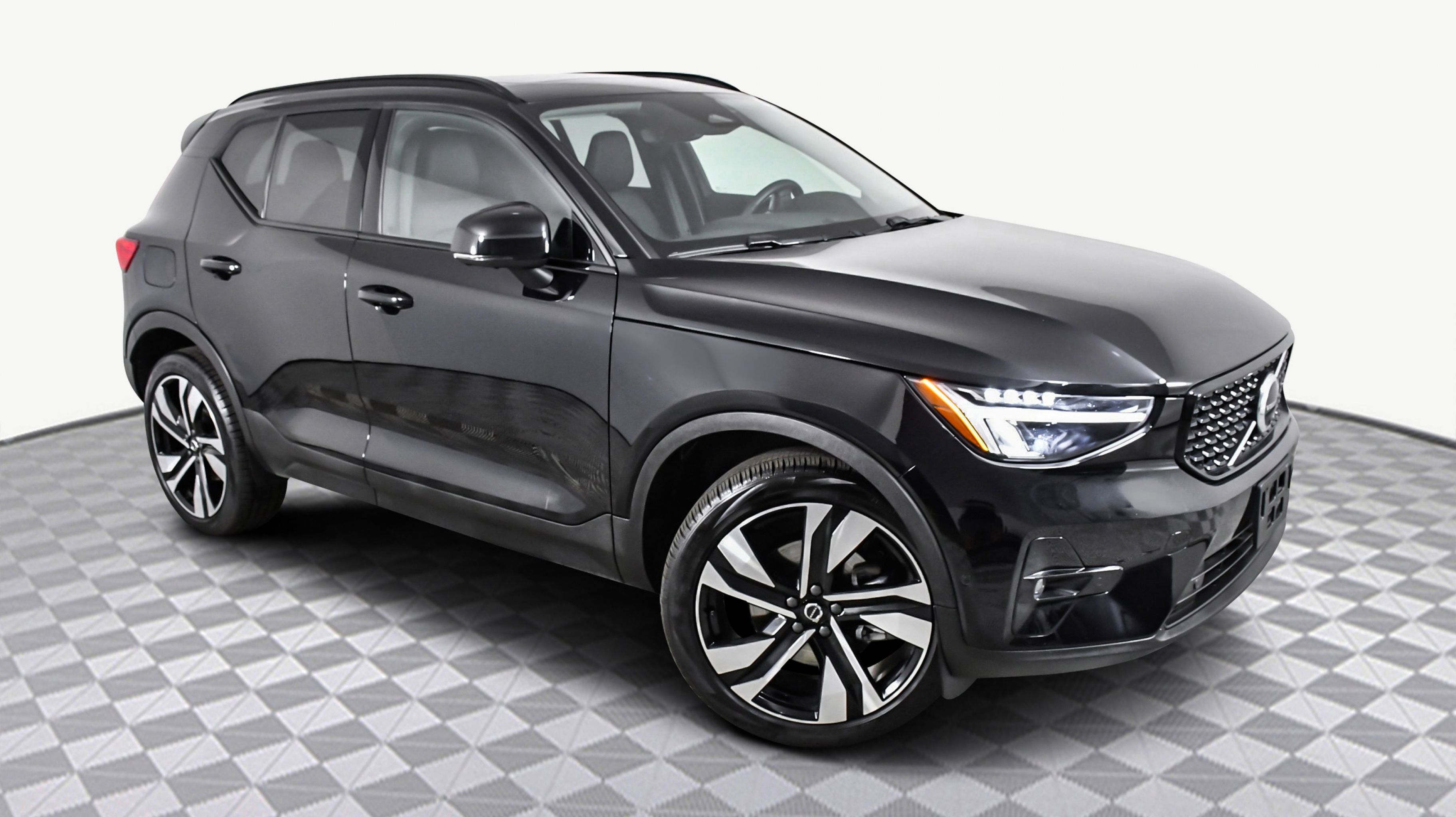 2025 Volvo XC40 Plus