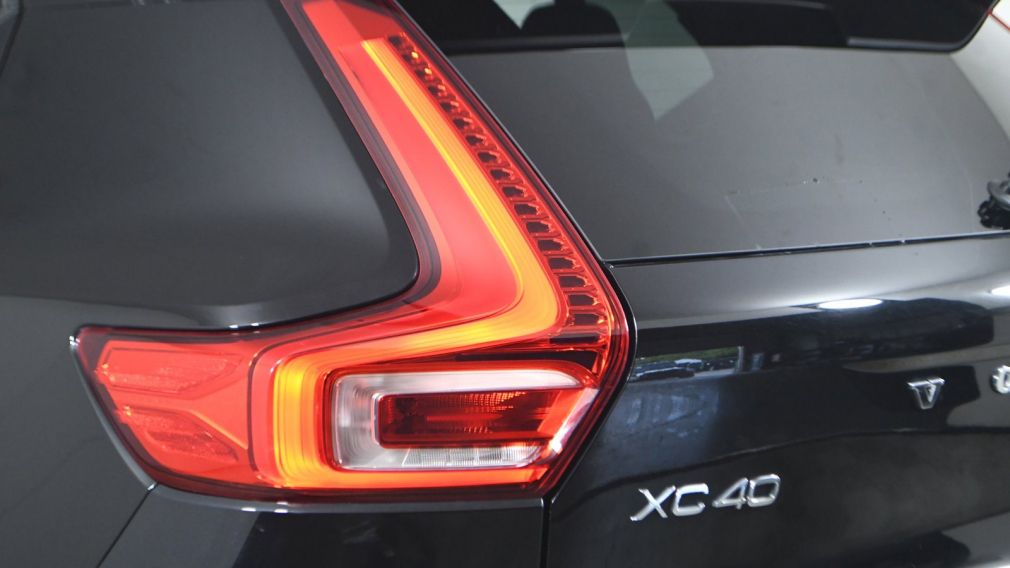 2022 Volvo XC40 Momentum #27