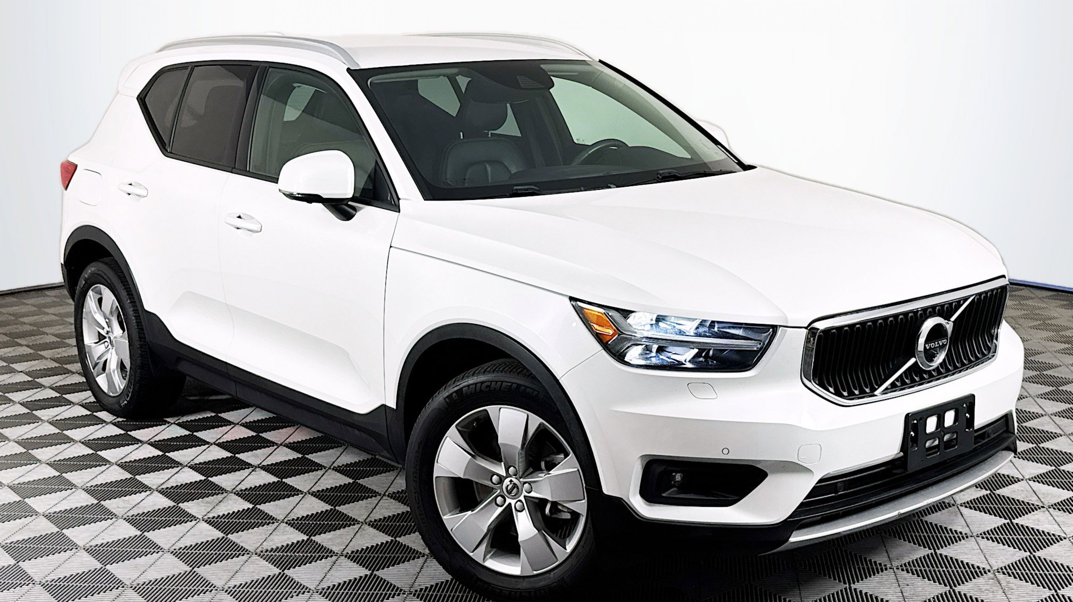 2022 Volvo XC40 T5 Momentum AWD's photo