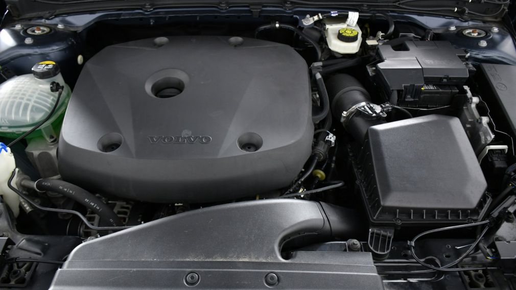2022 Volvo XC40 Momentum #32