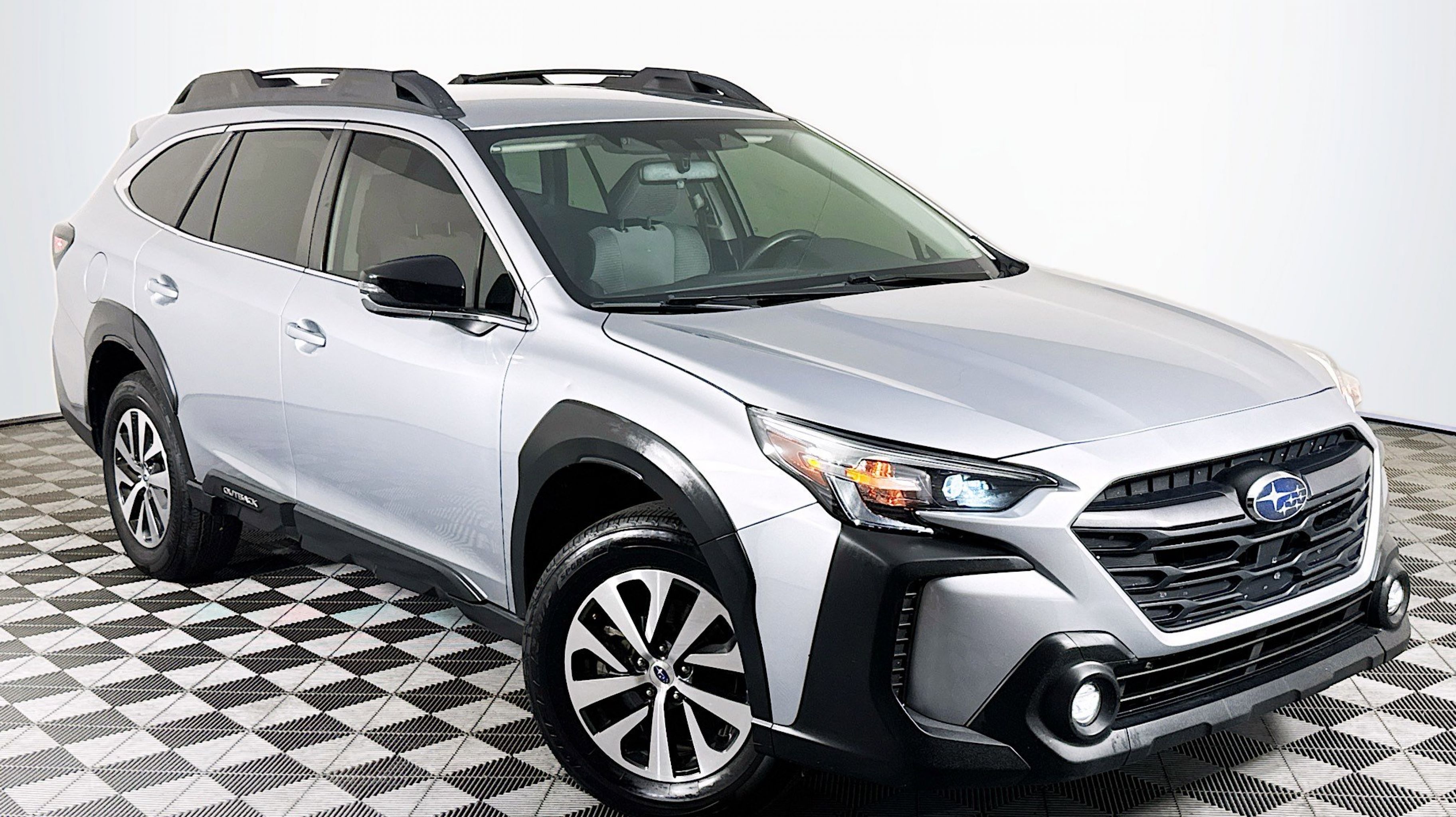 2024 Subaru Outback Premium's photo