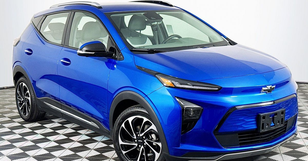 (No 0929-1) WV BORDEAUX 26インチ ブルー Used 2022 Chevrolet Bolt EUV Premier for sale at HGreg