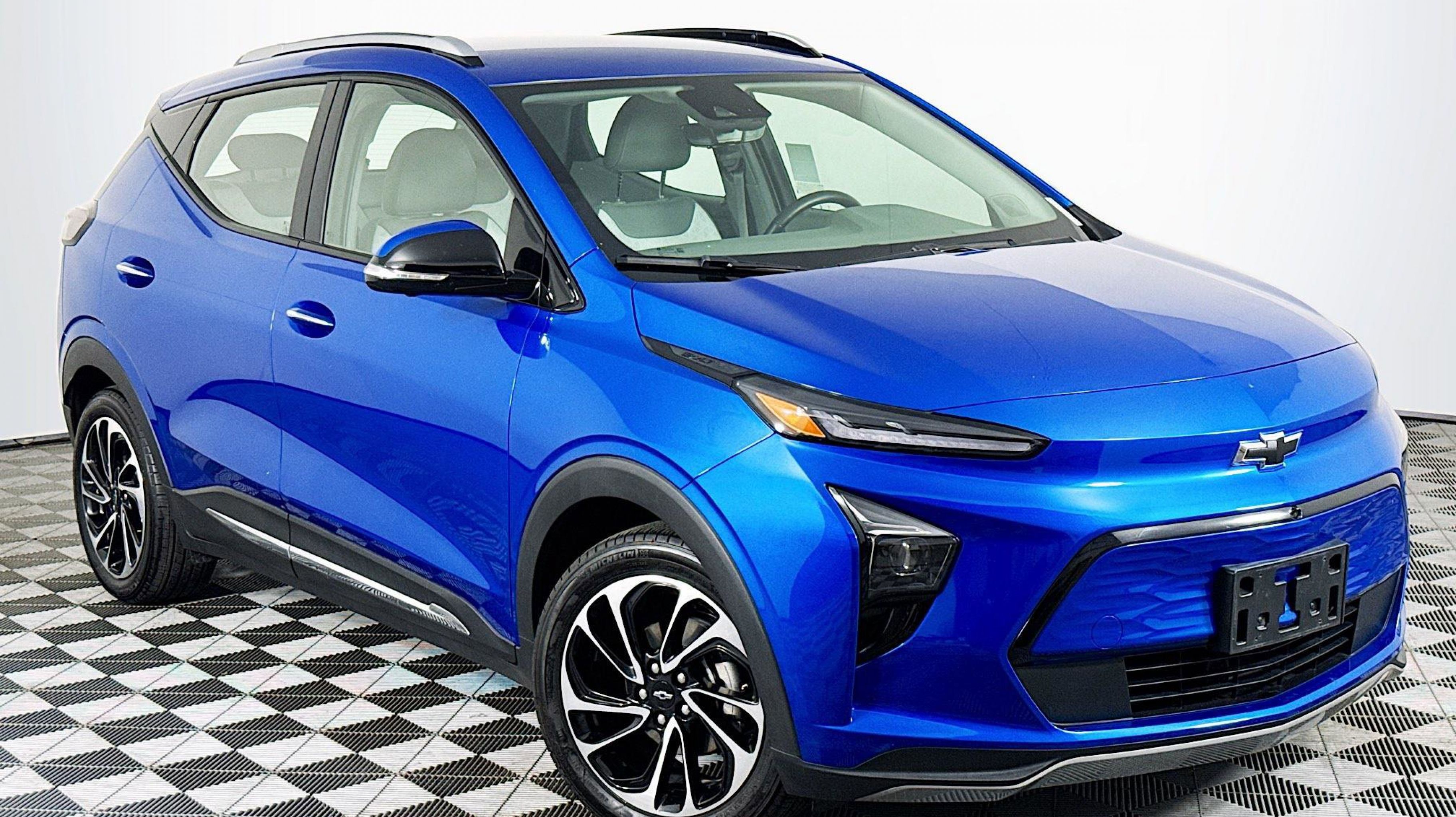 2022 Chevrolet Bolt EUV Premier's photo