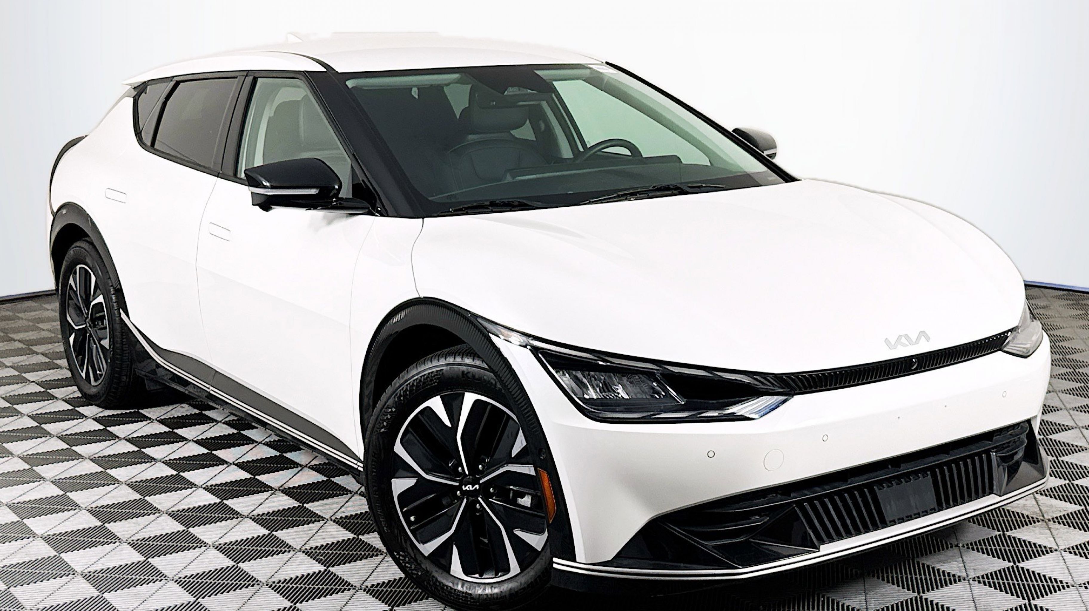 2023 Kia EV6 Wind's photo