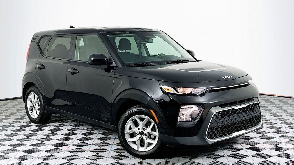 2022 Kia Soul LX #0