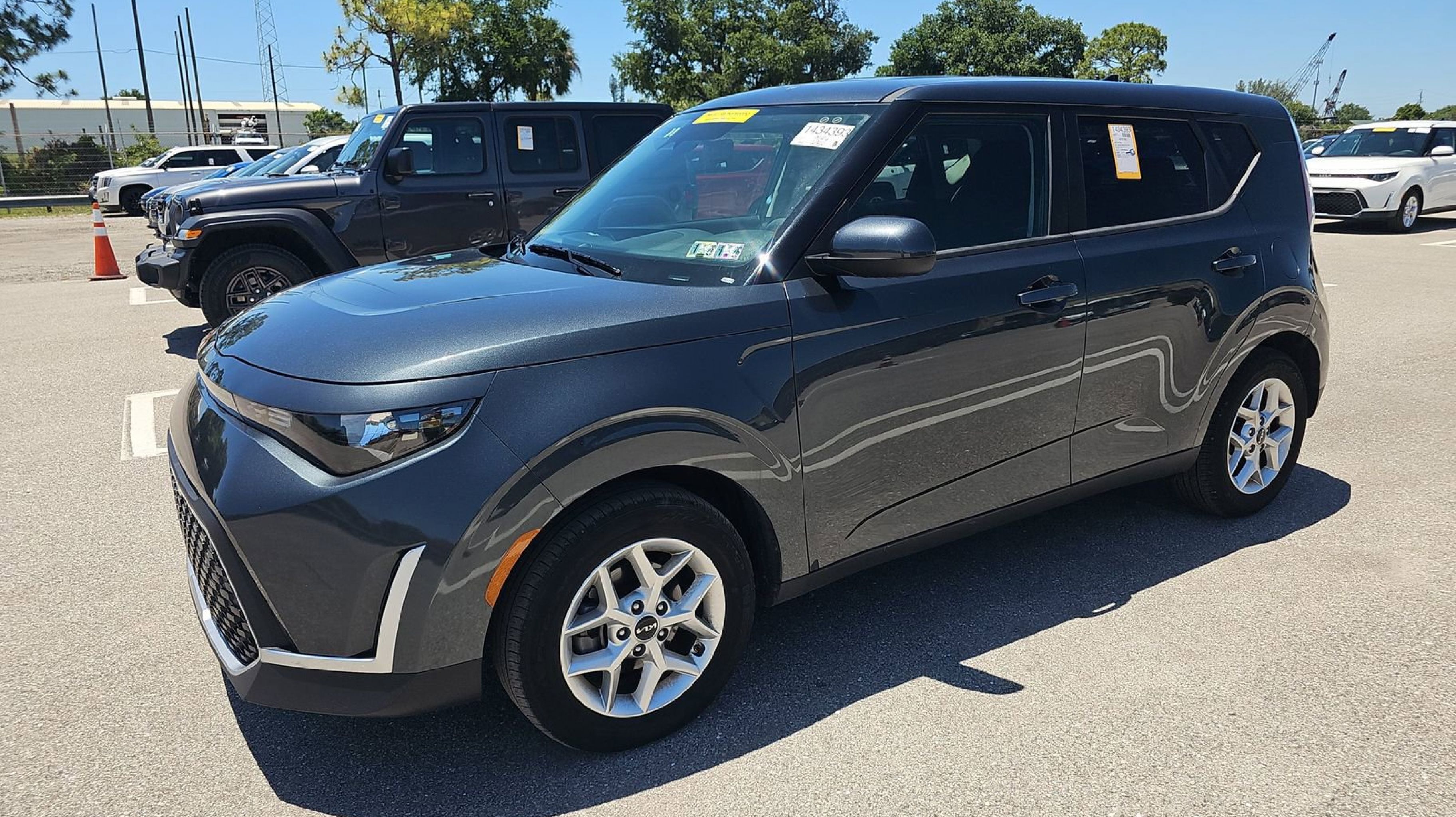 2025 Kia Soul 2.0L LX IVT's photo