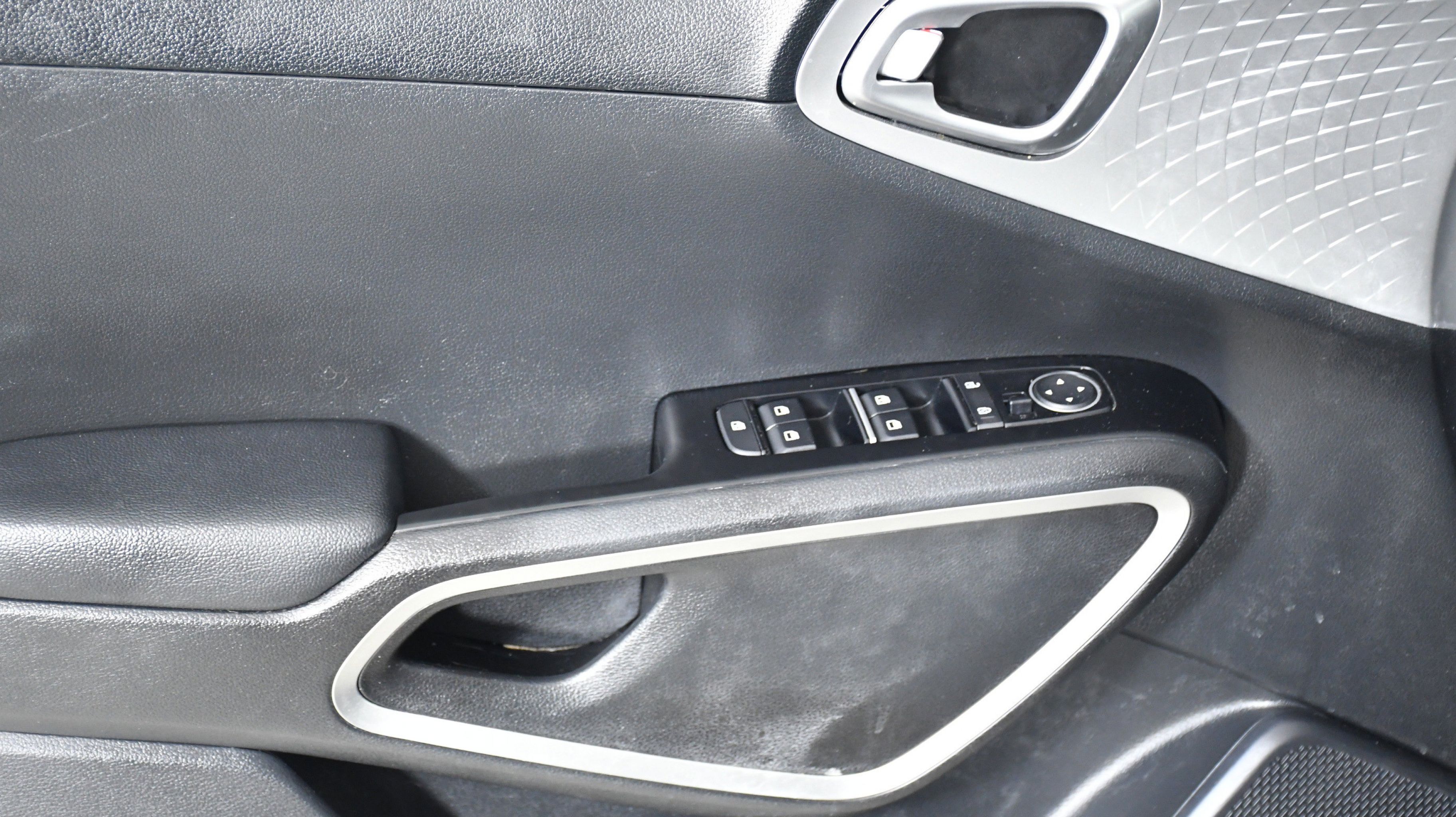 2024 Kia Soul LX photo 16