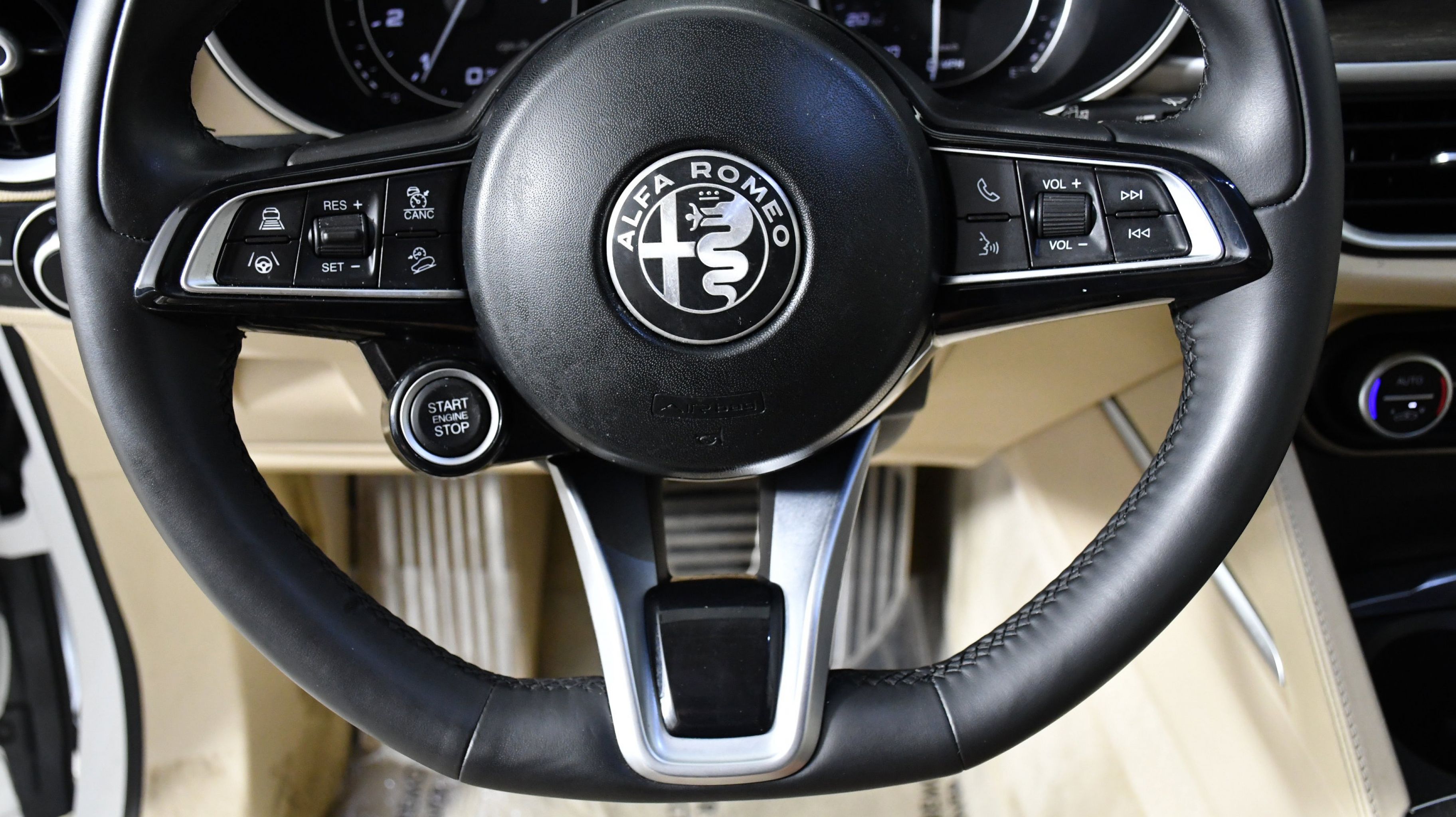 2020 Alfa Romeo Stelvio Ti photo 6