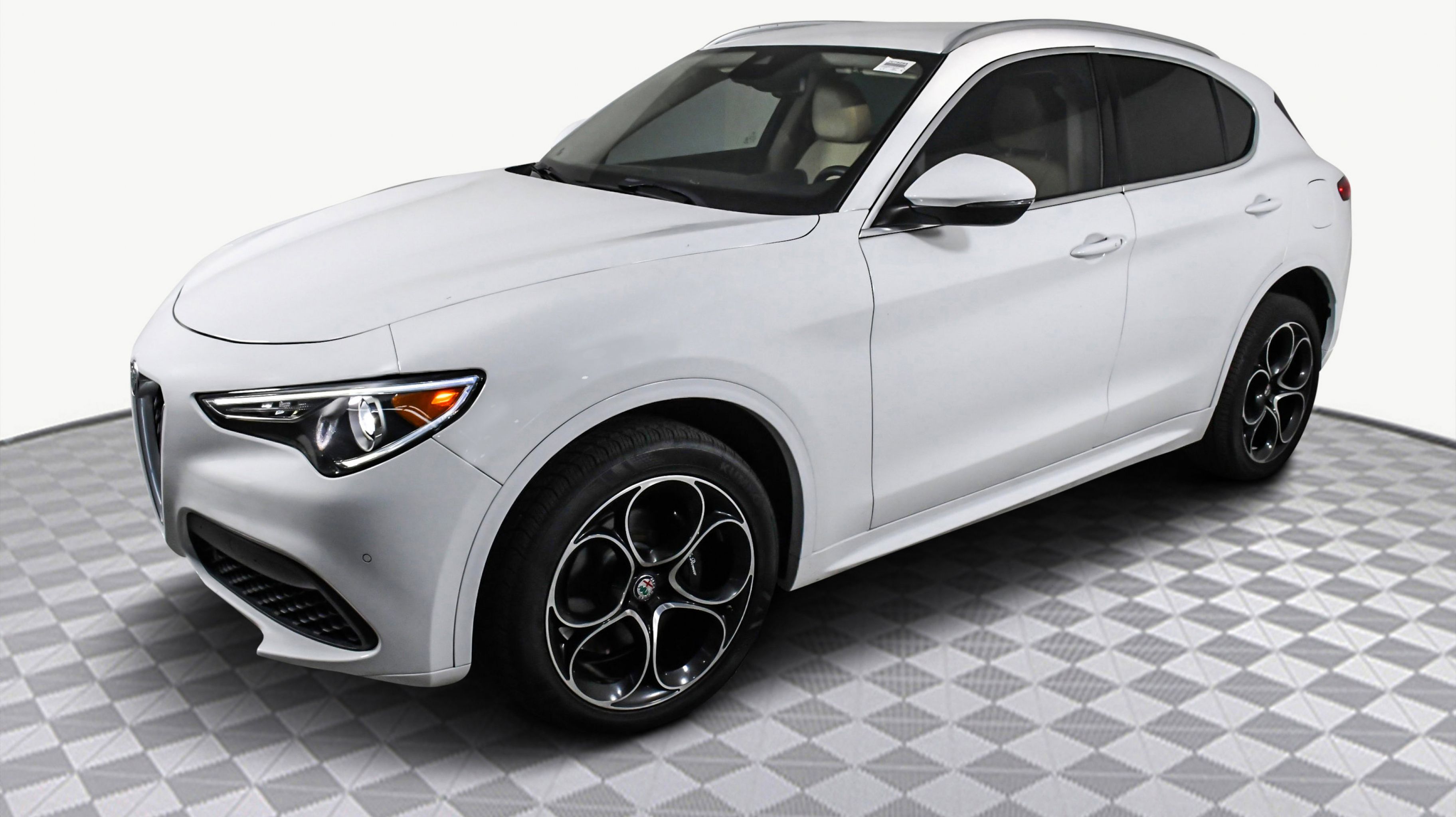 2020 Alfa Romeo Stelvio Ti photo 2