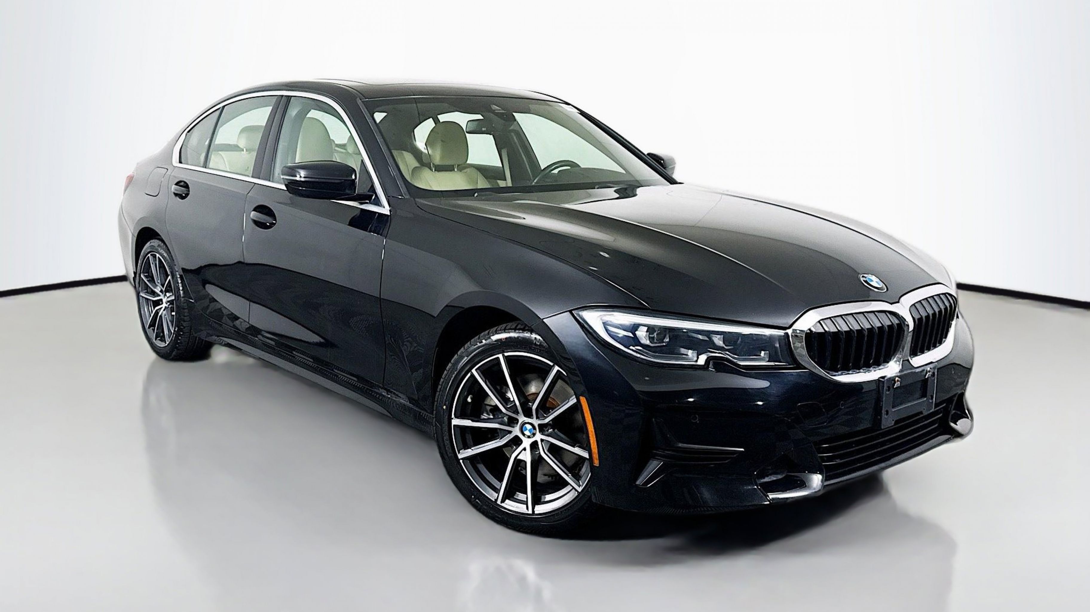 2020 BMW 3 Series 330i's photo