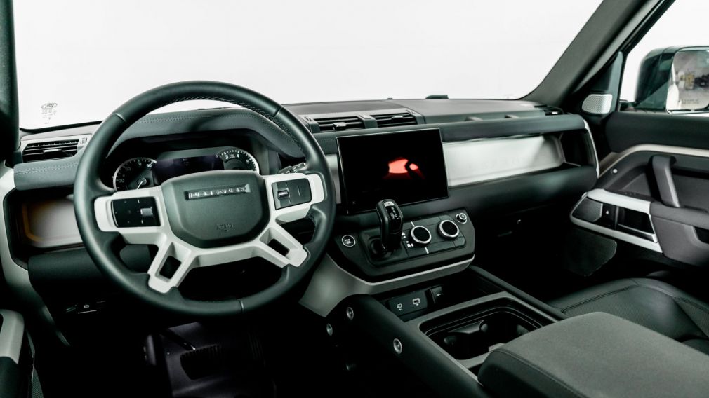 2023 Land Rover Defender SE #1