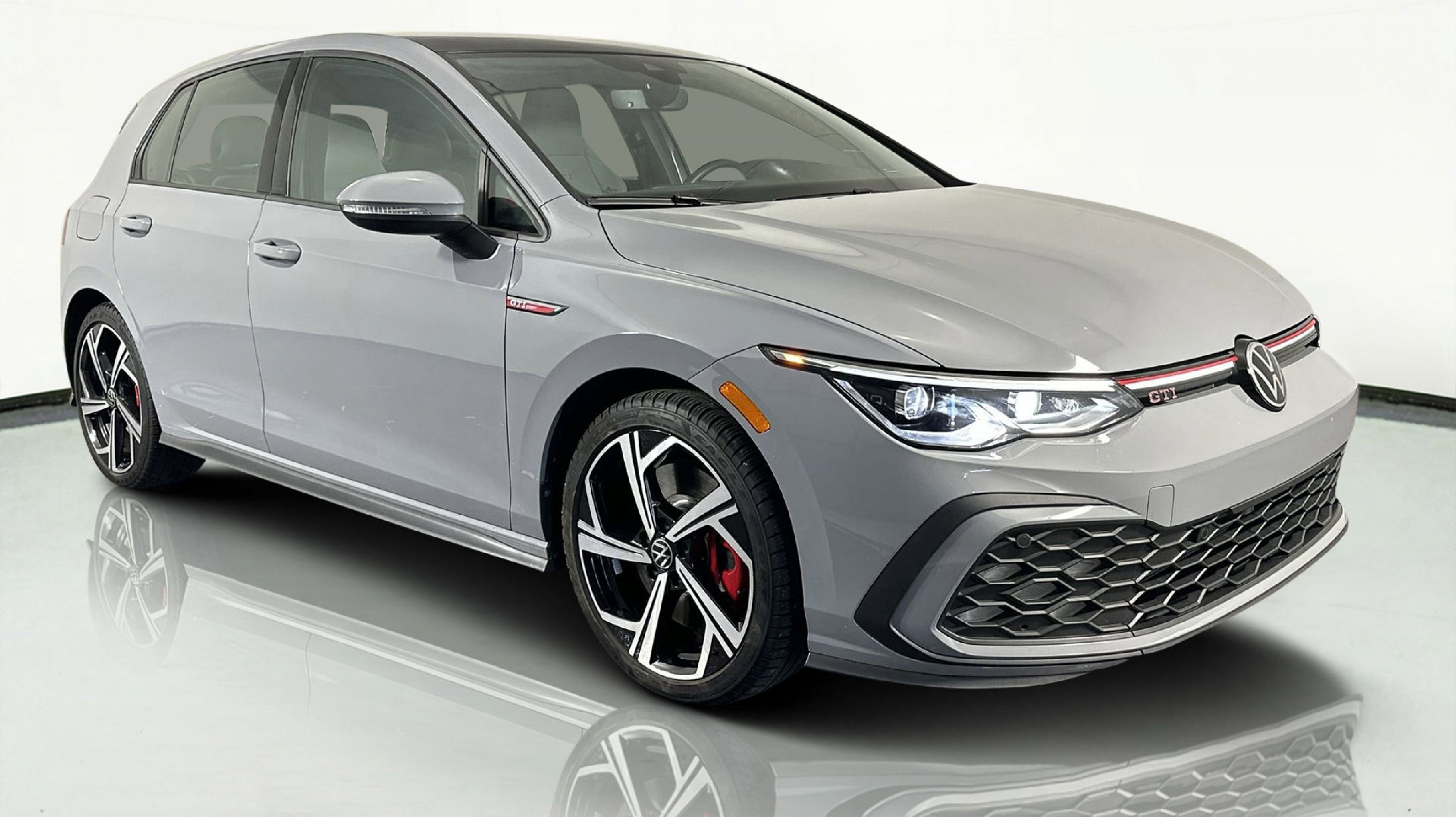 2024 Volkswagen Golf GTI SE's photo