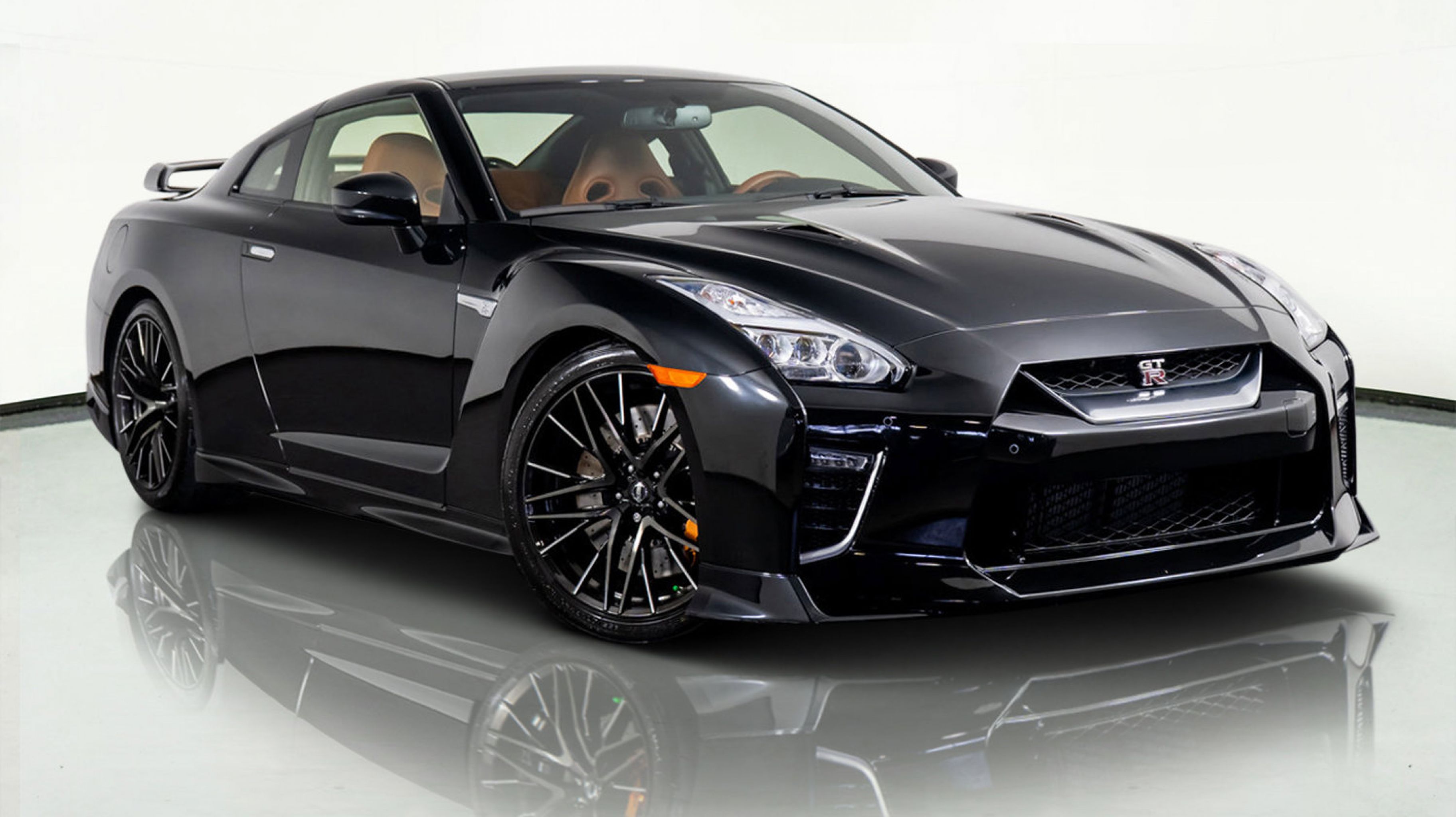 2021 Nissan GT-R Premium's photo