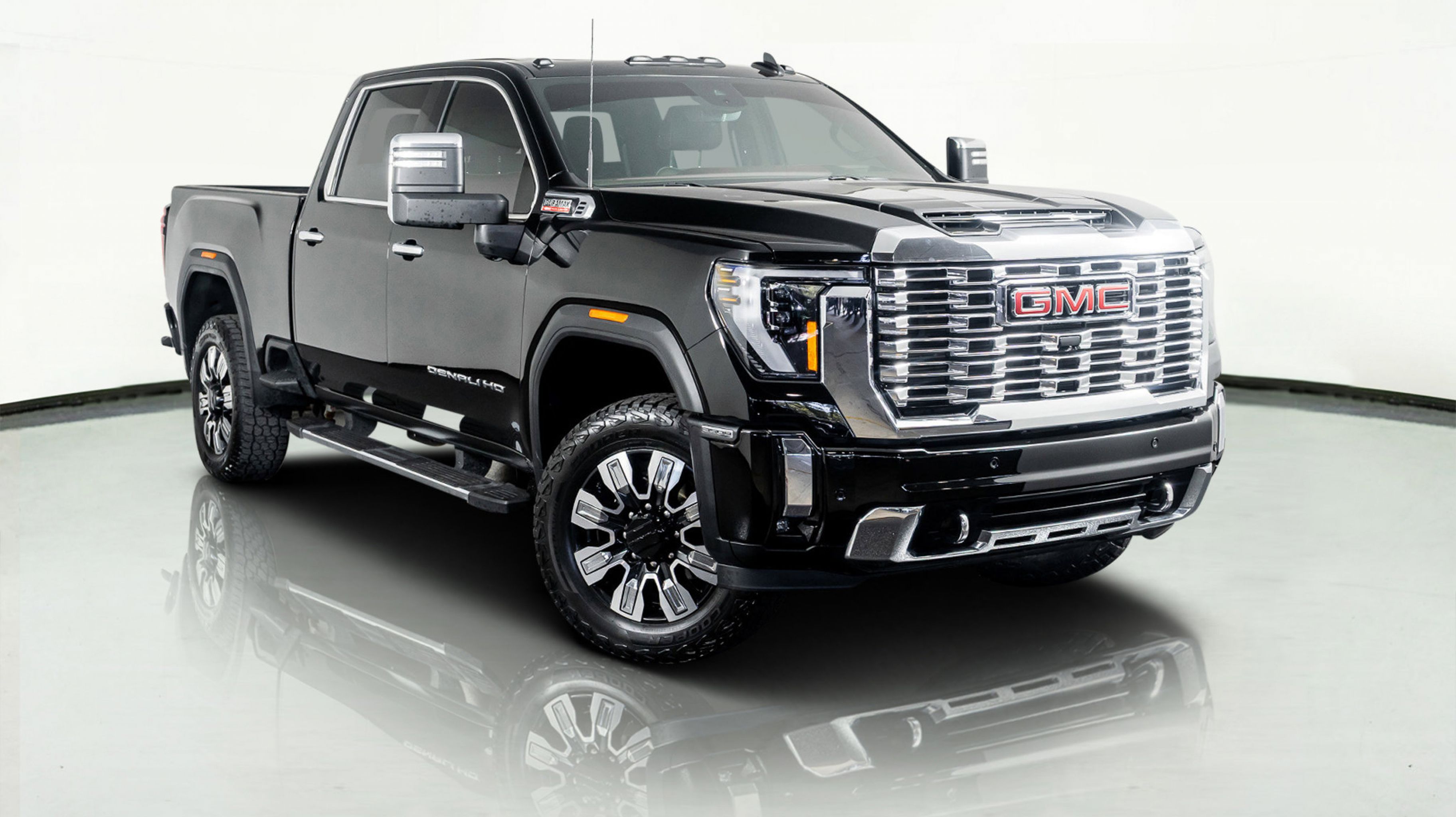 2025 GMC Sierra Denali's photo