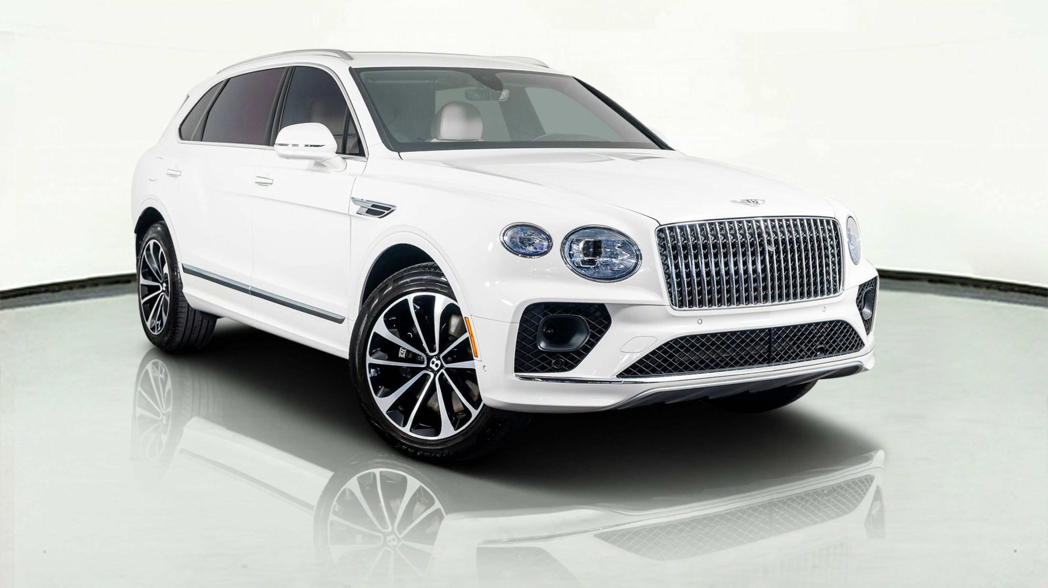 2023 Bentley Bentayga Azure's photo