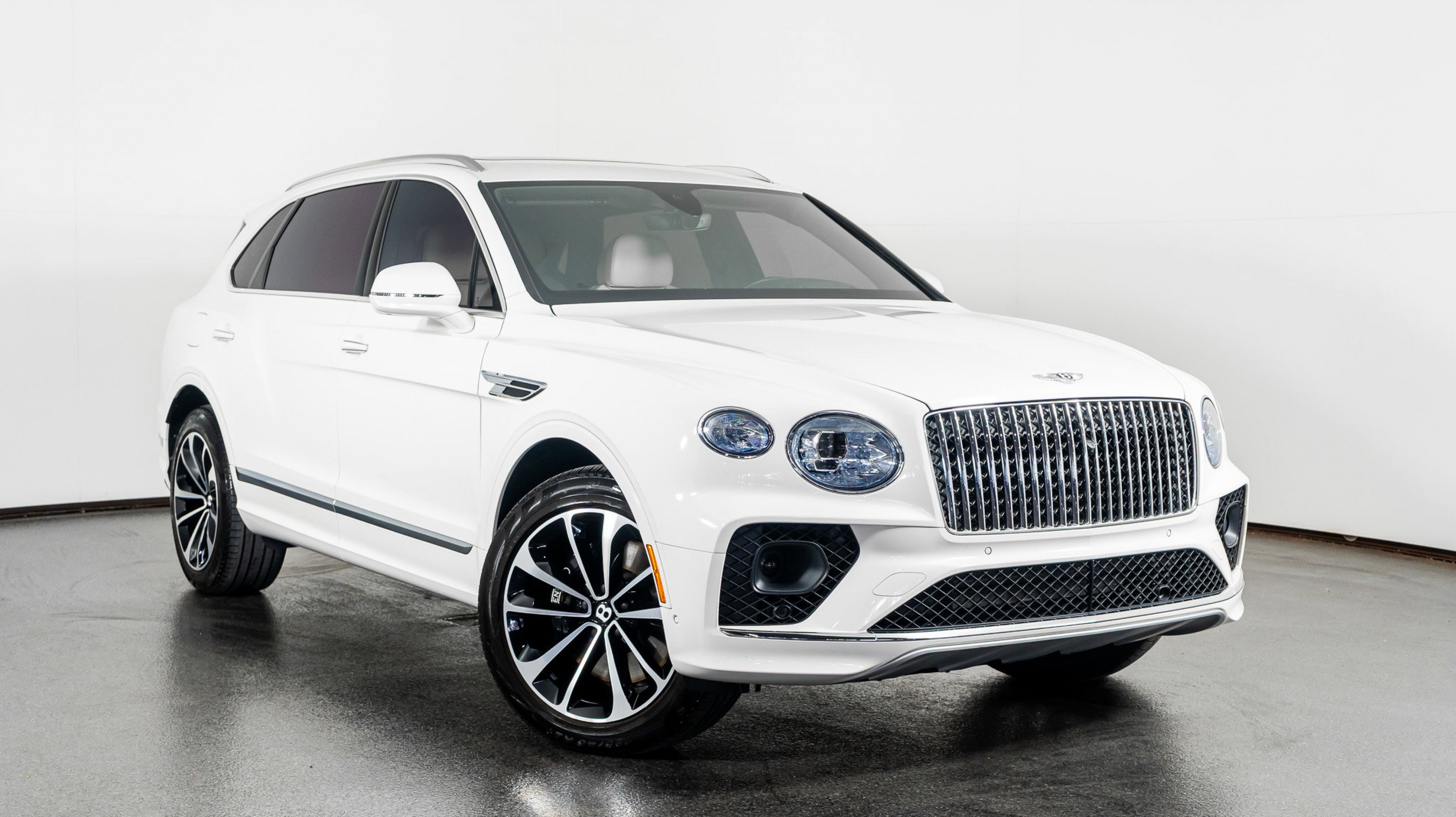 2023 Bentley Bentayga Azure's photo