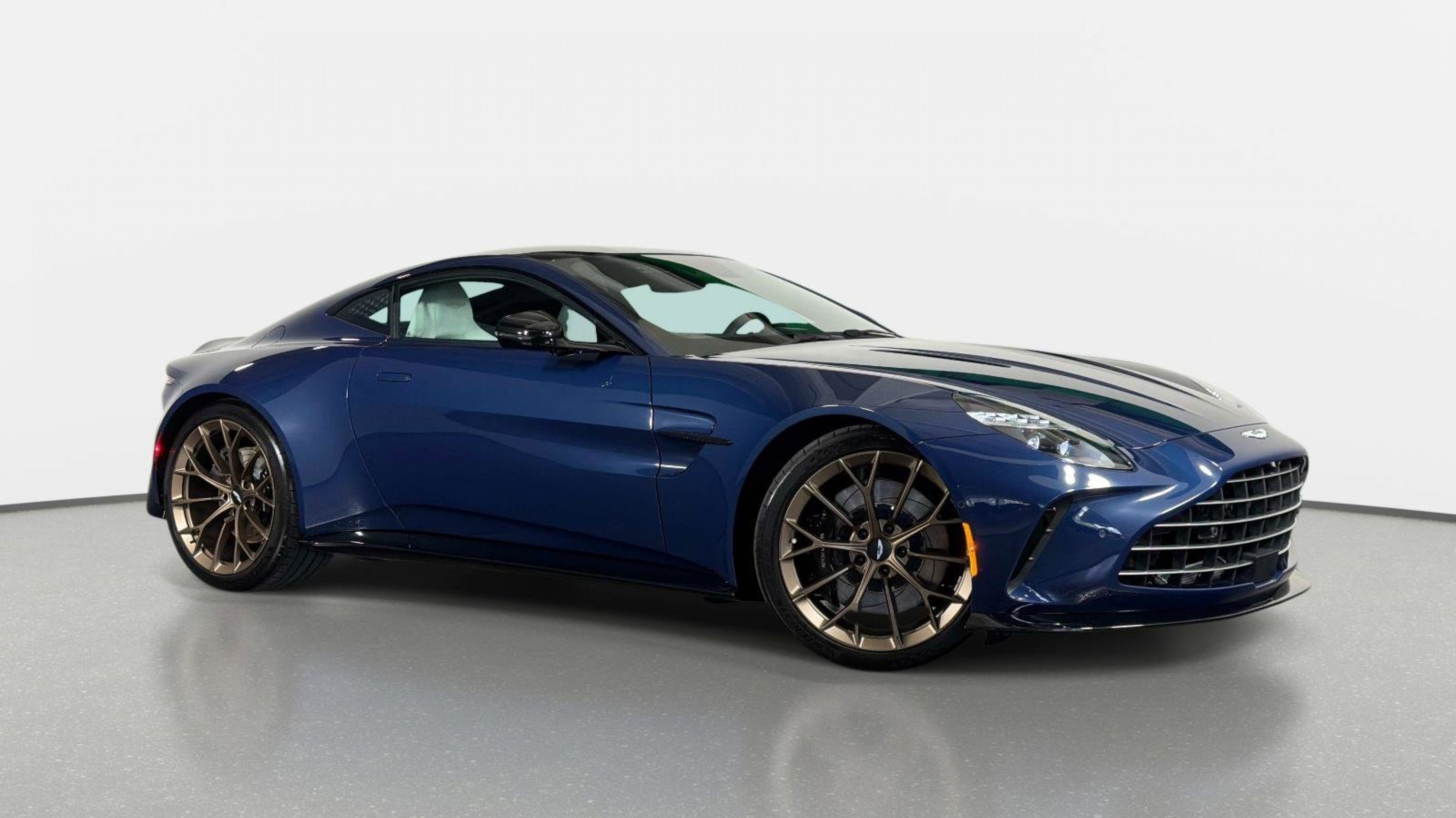 2025 Aston Martin Vantage -'s photo