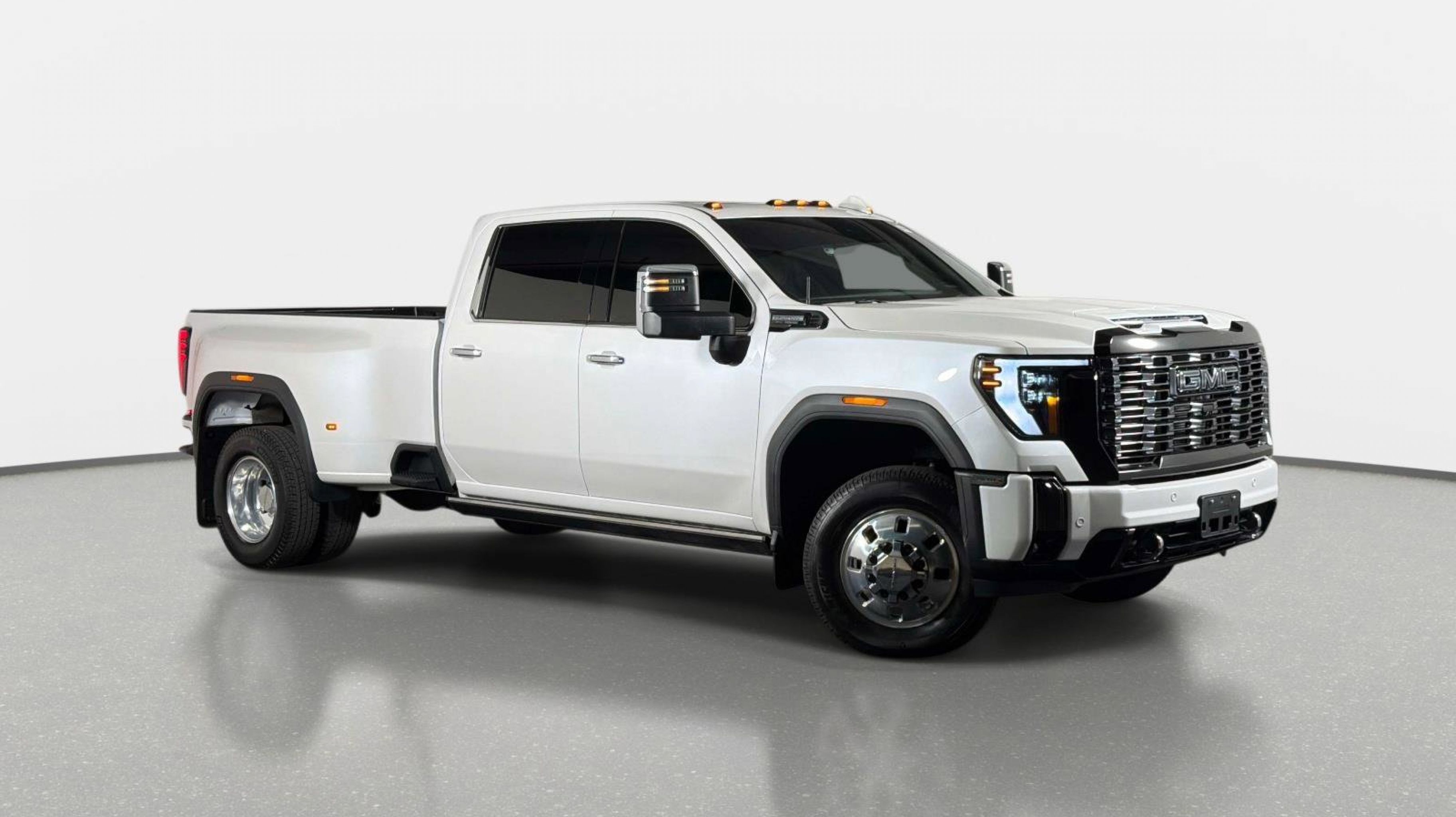 2025 GMC Sierra Denali Ultimate 4WD Crew Cab Long Box SR's photo