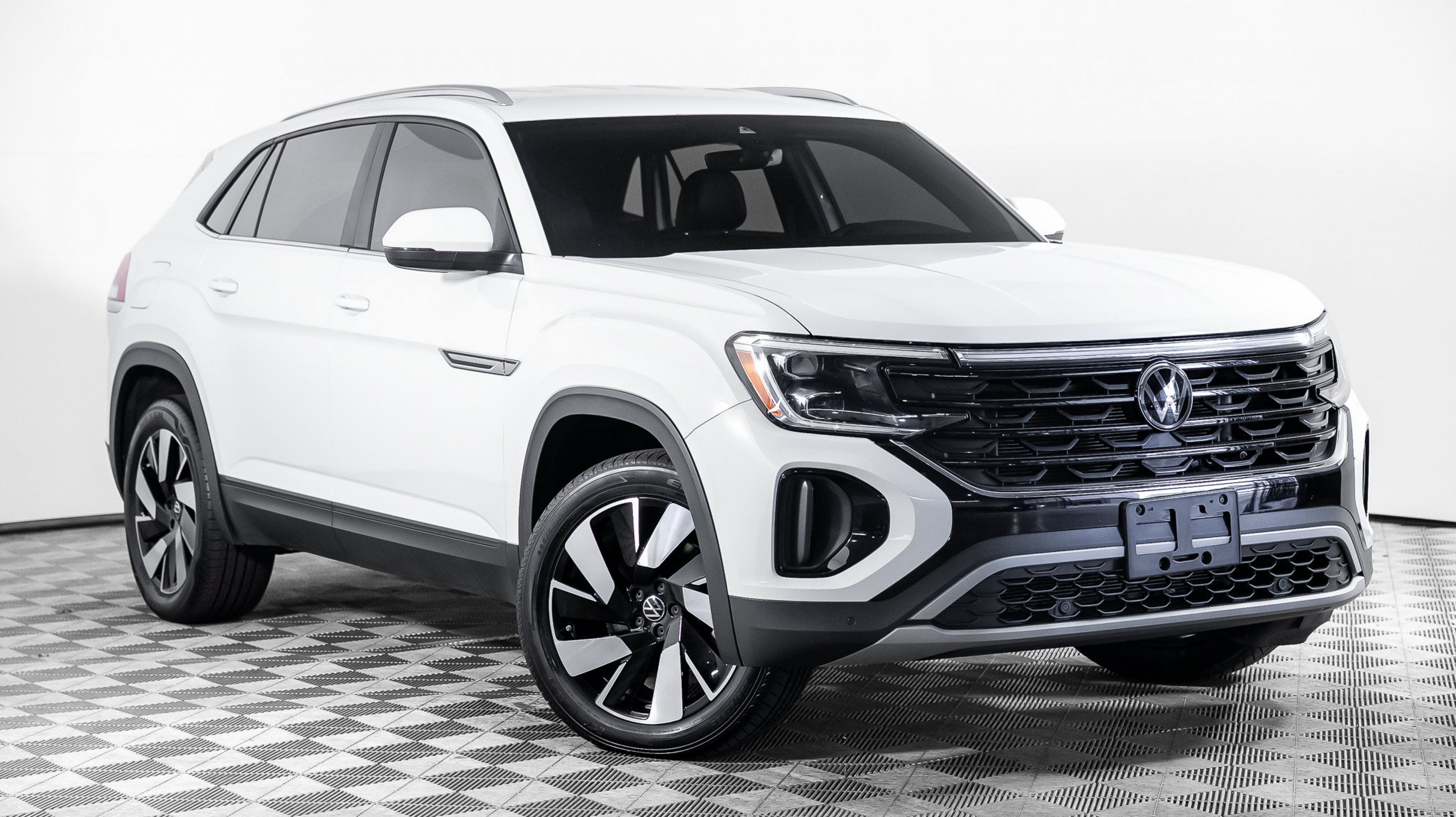 2025 Volkswagen Atlas Cross Sport SE w/Tech