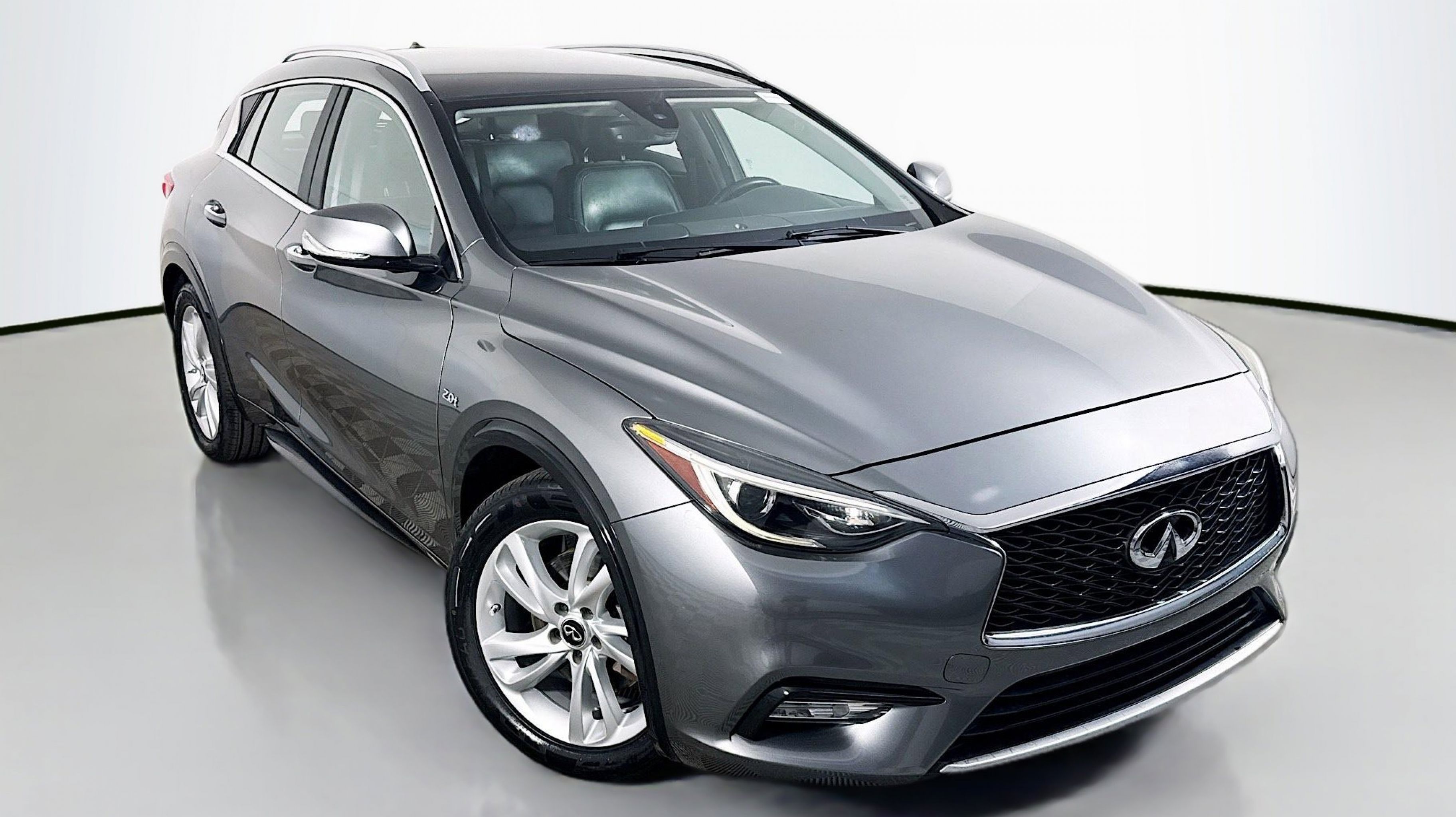 2017 INFINITI QX30 Premium