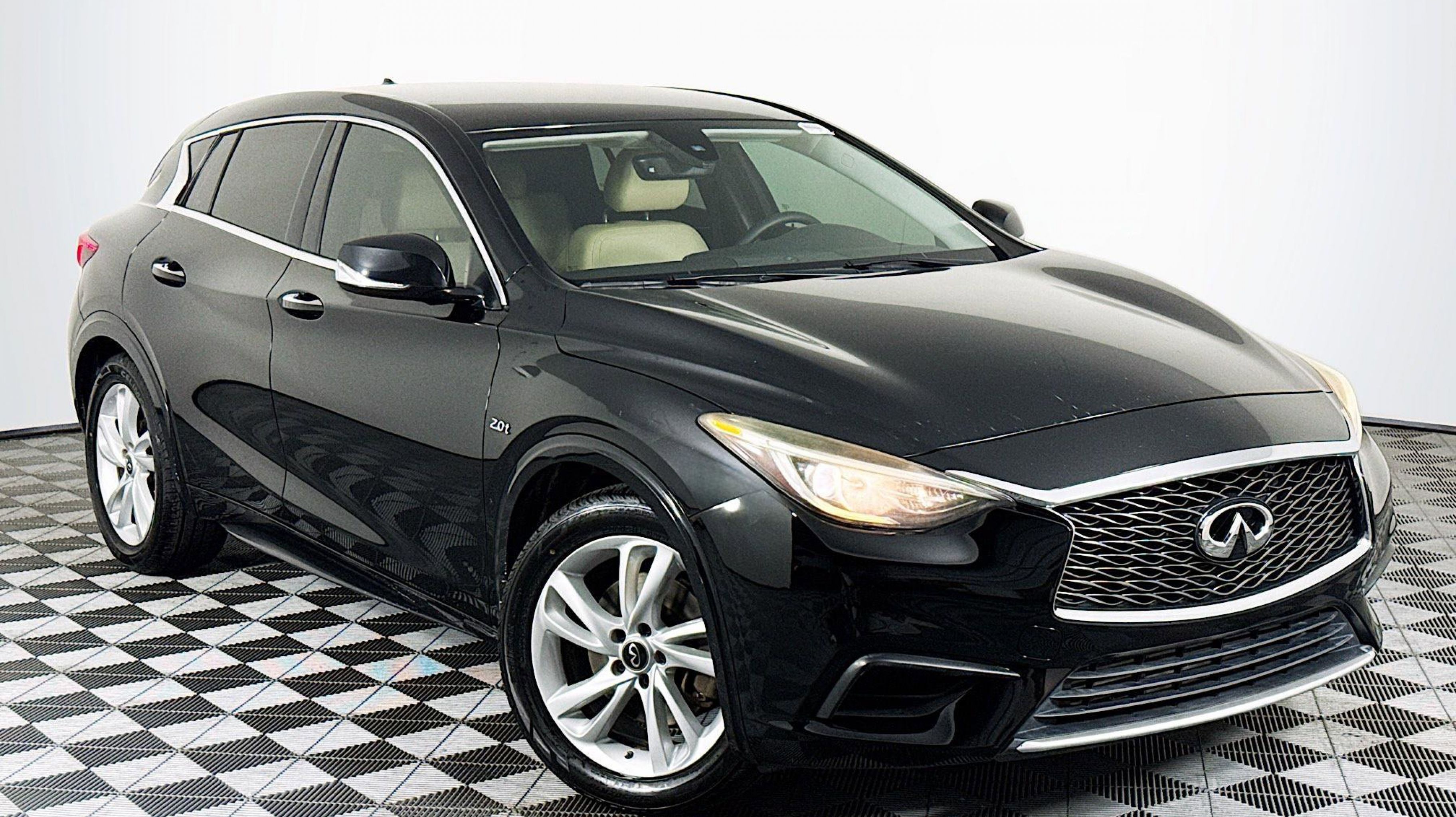 2018 INFINITI QX30 Luxury