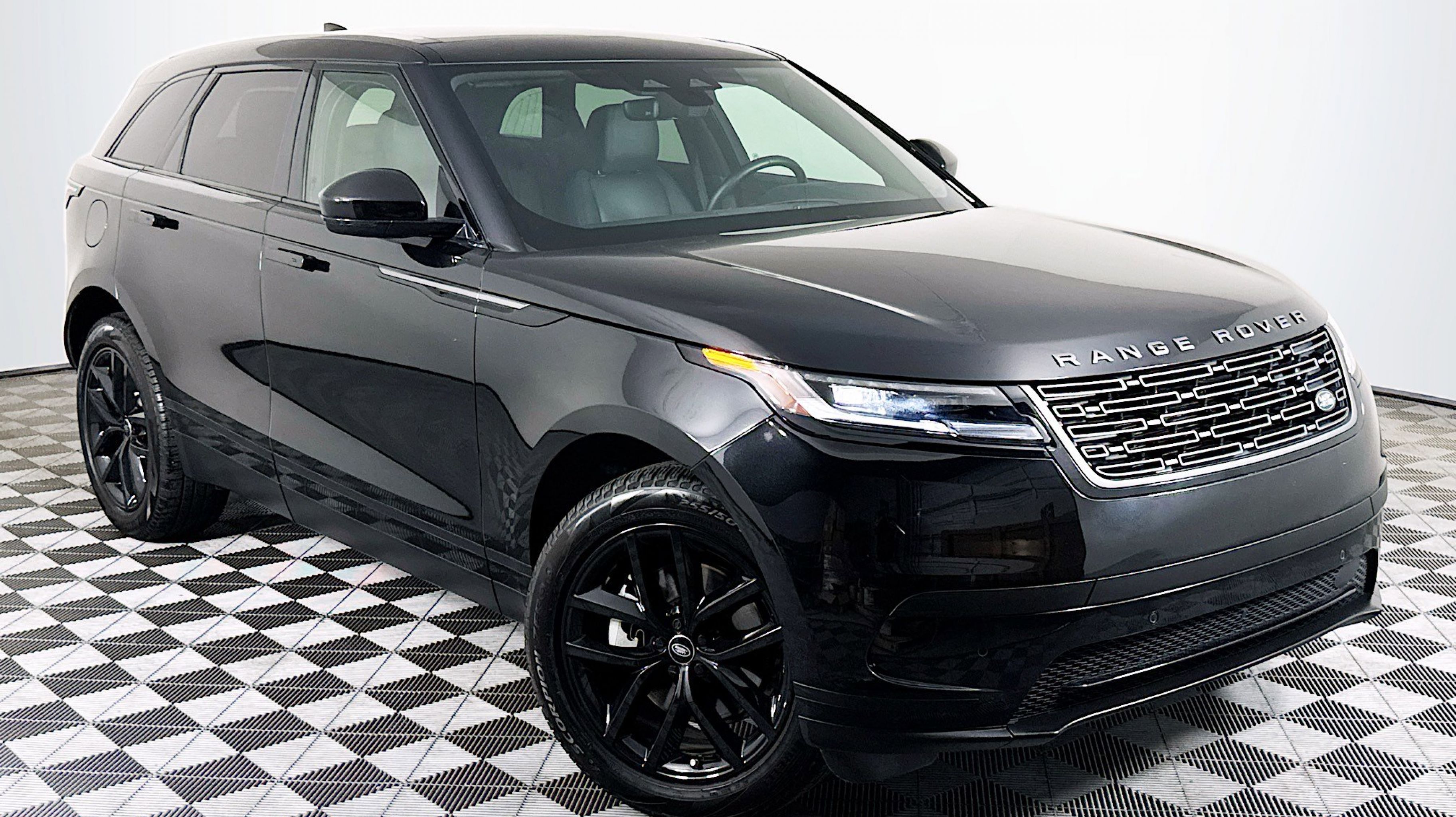 2025 Land Rover Range Rover Velar P250 S's photo