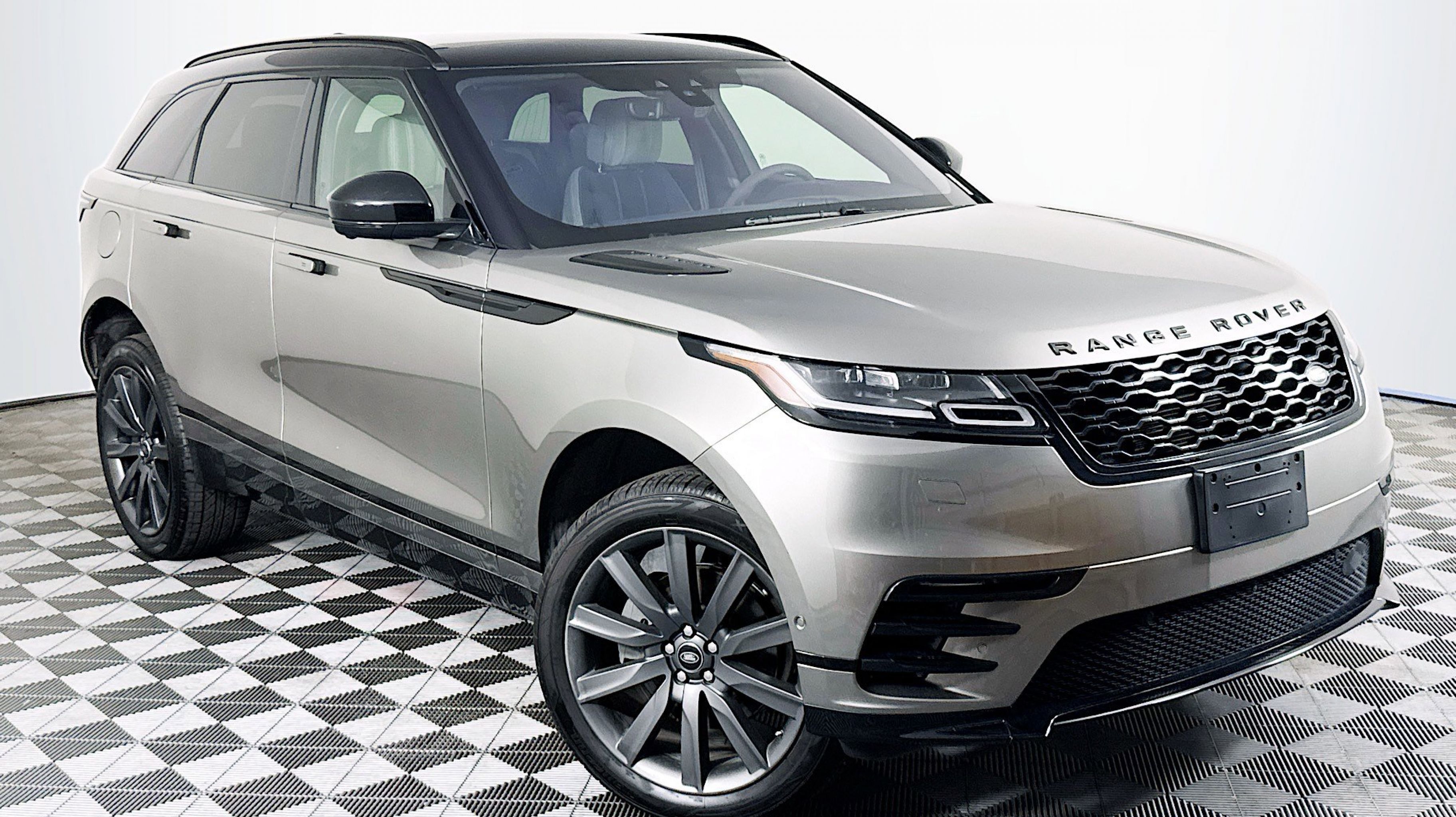 2019 Land Rover Range Rover Velar R-Dynamic HSE V6's photo