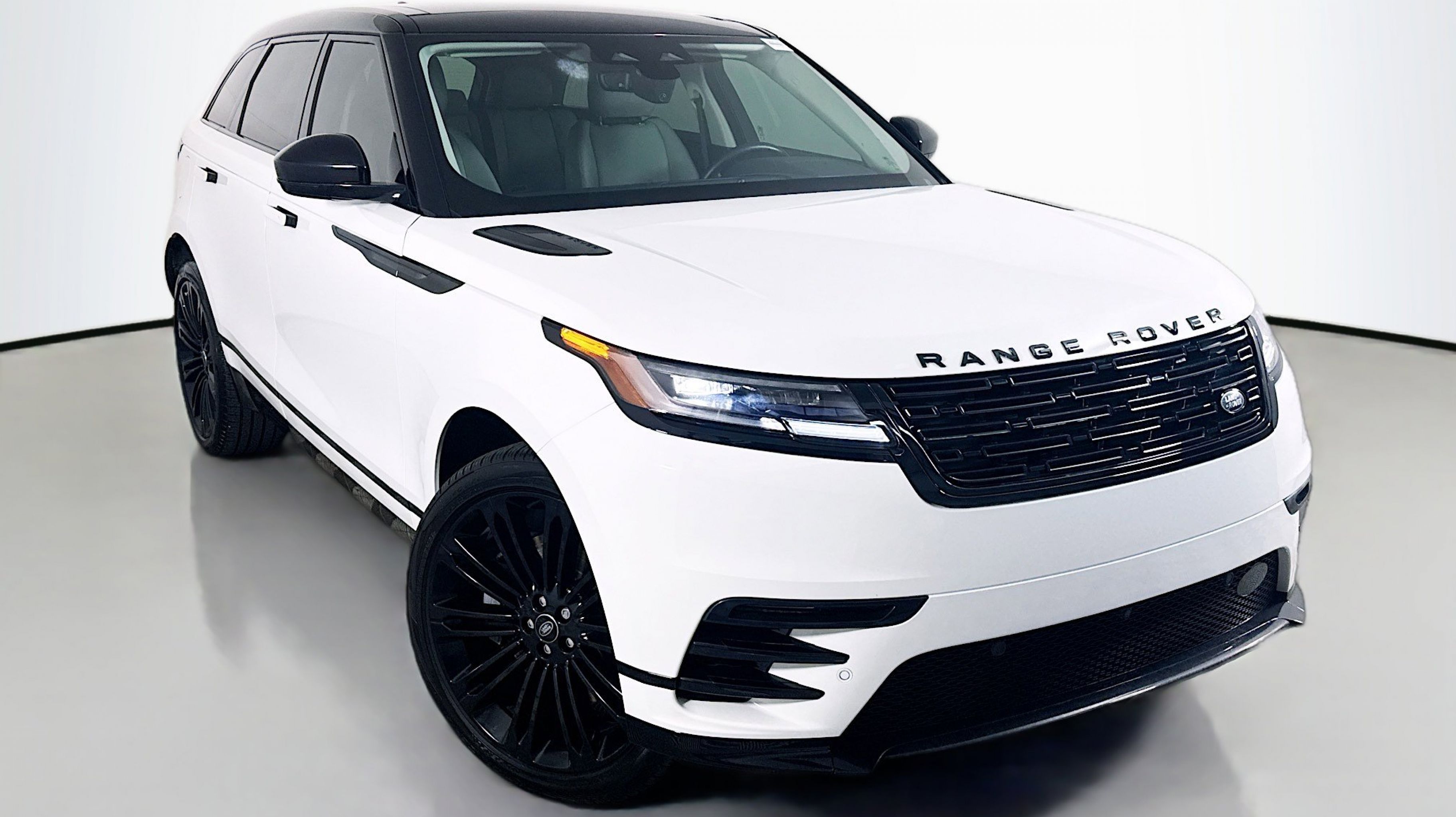2025 Land Rover Range Rover Velar P400 Dynamic SE's photo