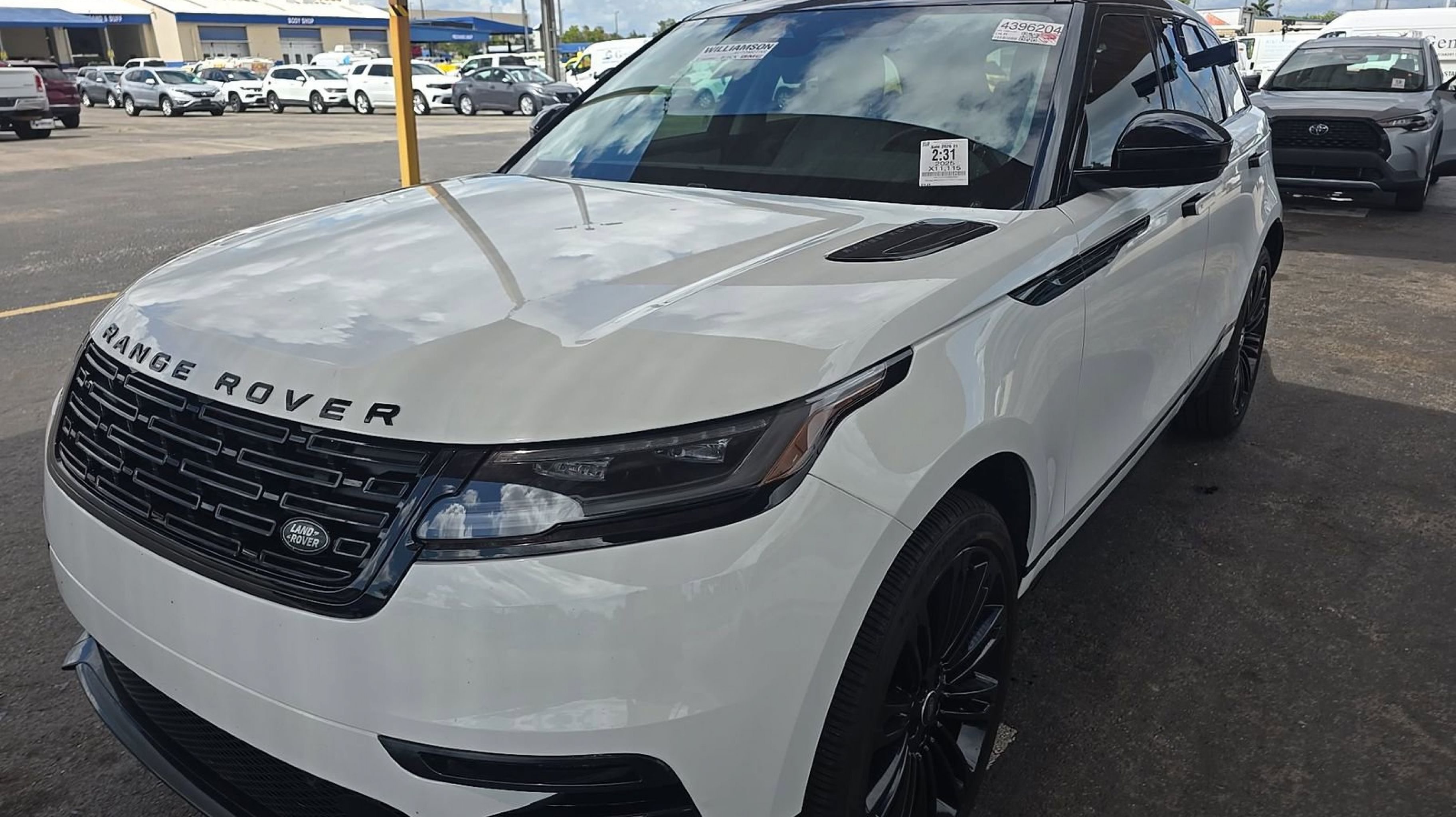 2025 Land Rover Range Rover Velar P400 Dynamic SE's photo