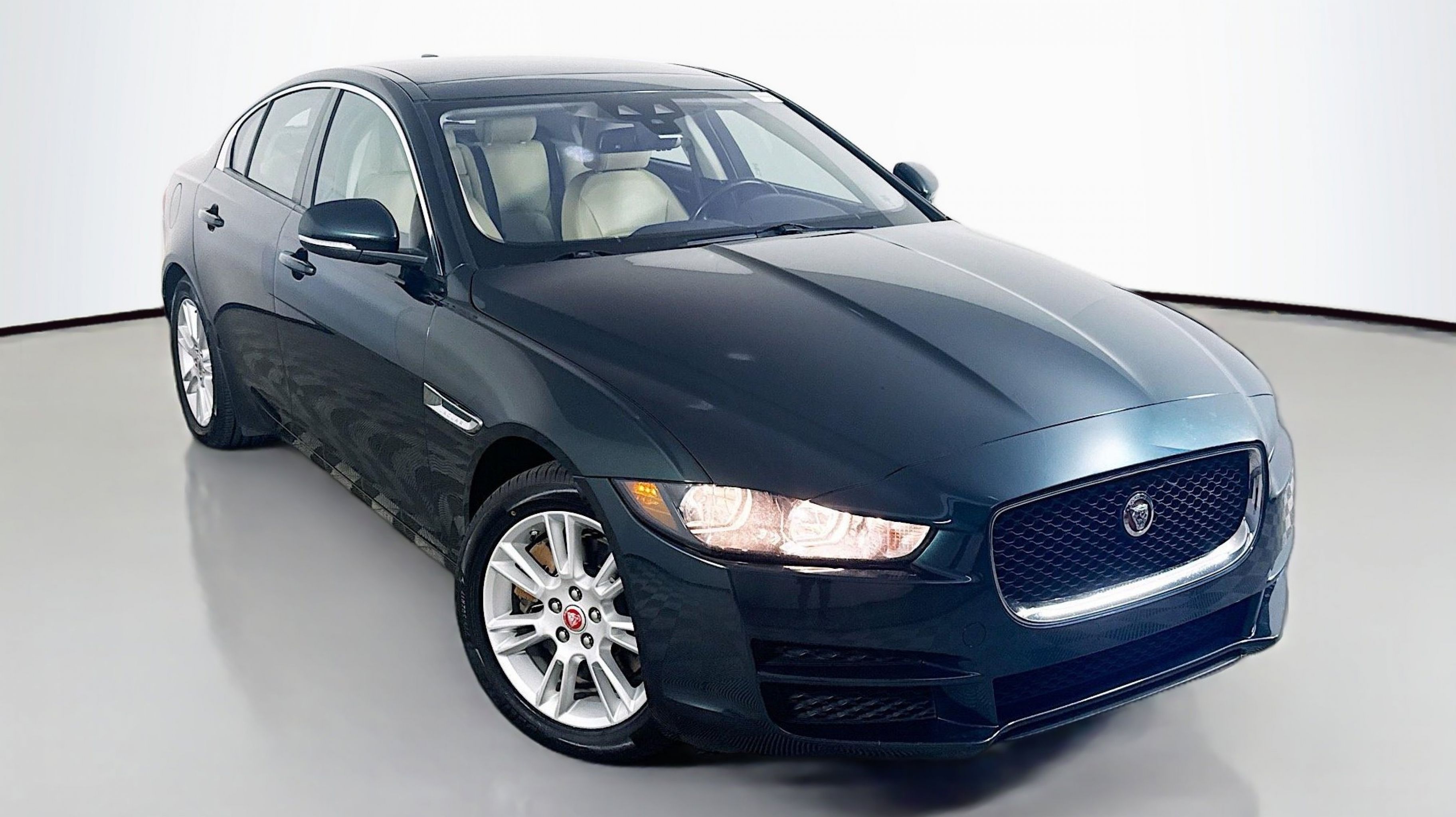 2017 Jaguar XE 20d Premium AWD's photo