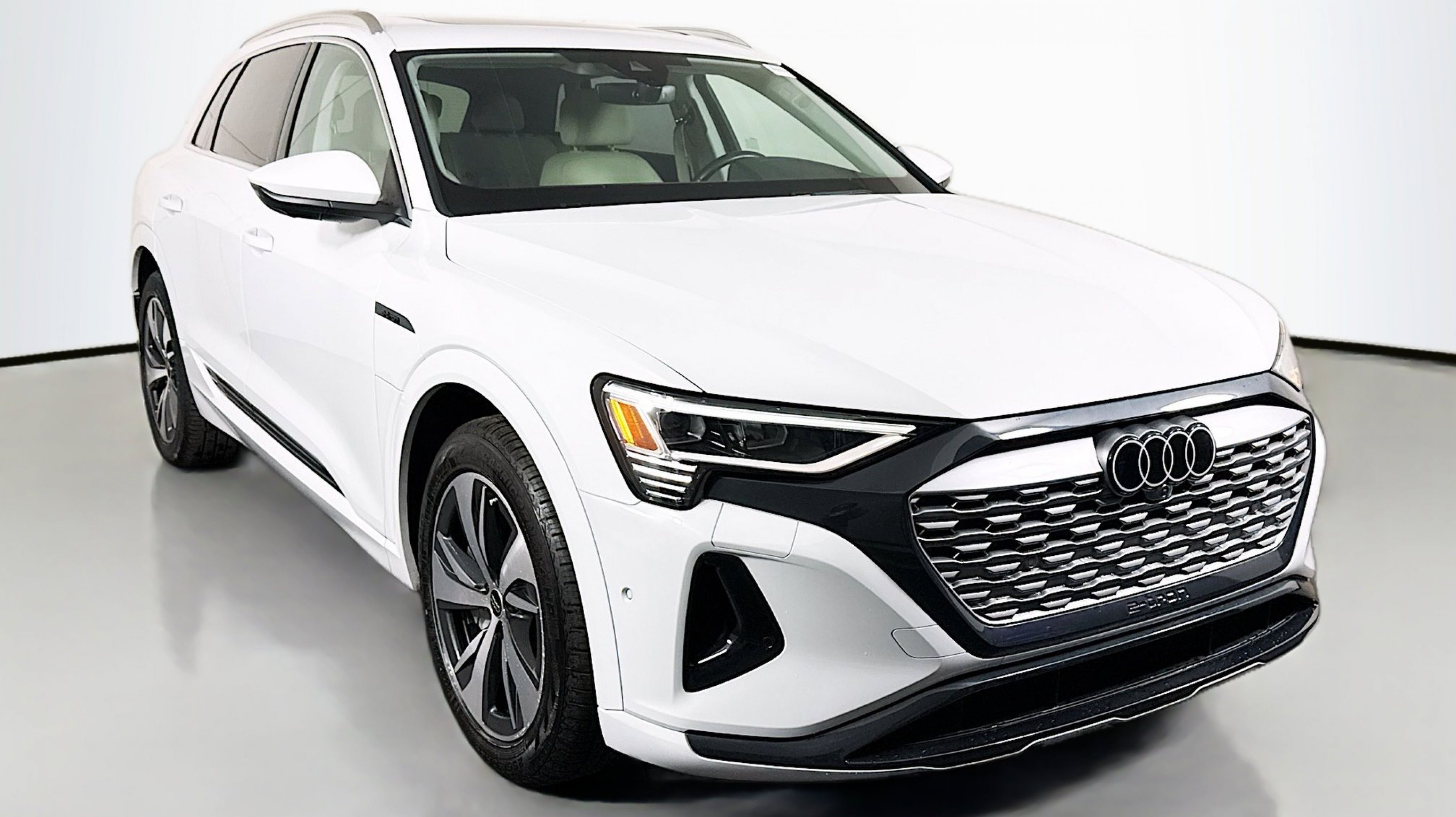 2024 Audi Q8 e-tron Premium Plus's photo