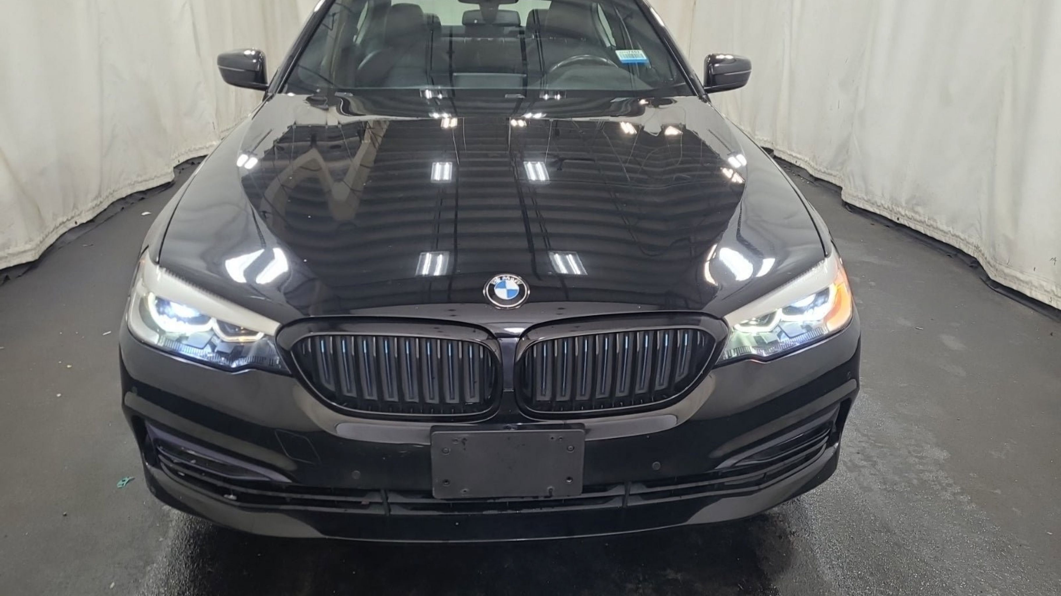 2018 BMW 5 Series 530e iPerformance Sedan's photo