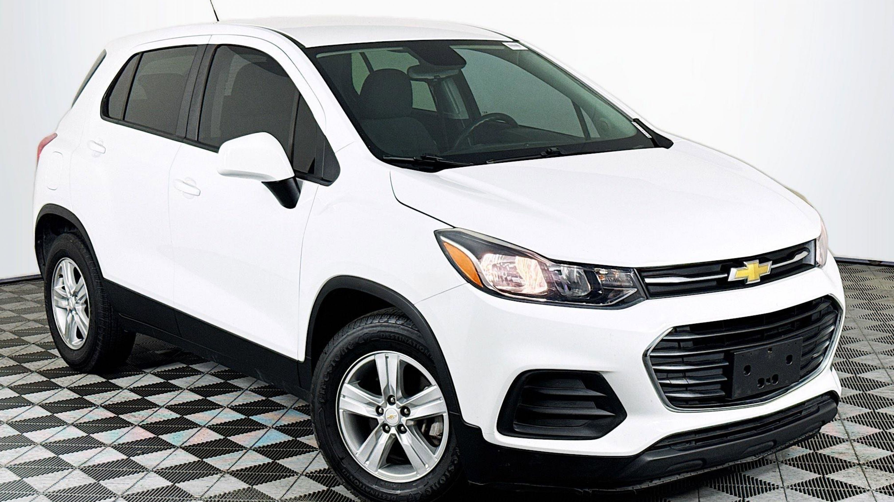 2021 Chevrolet Trax LS's photo