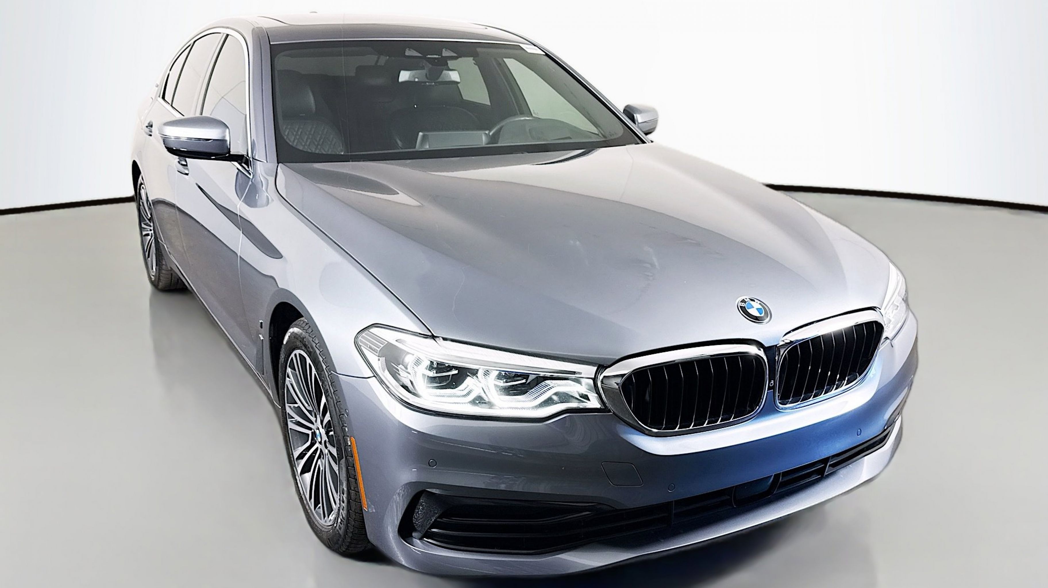 2019 BMW 5 Series 530e xDrive iPerformance Sedan's photo