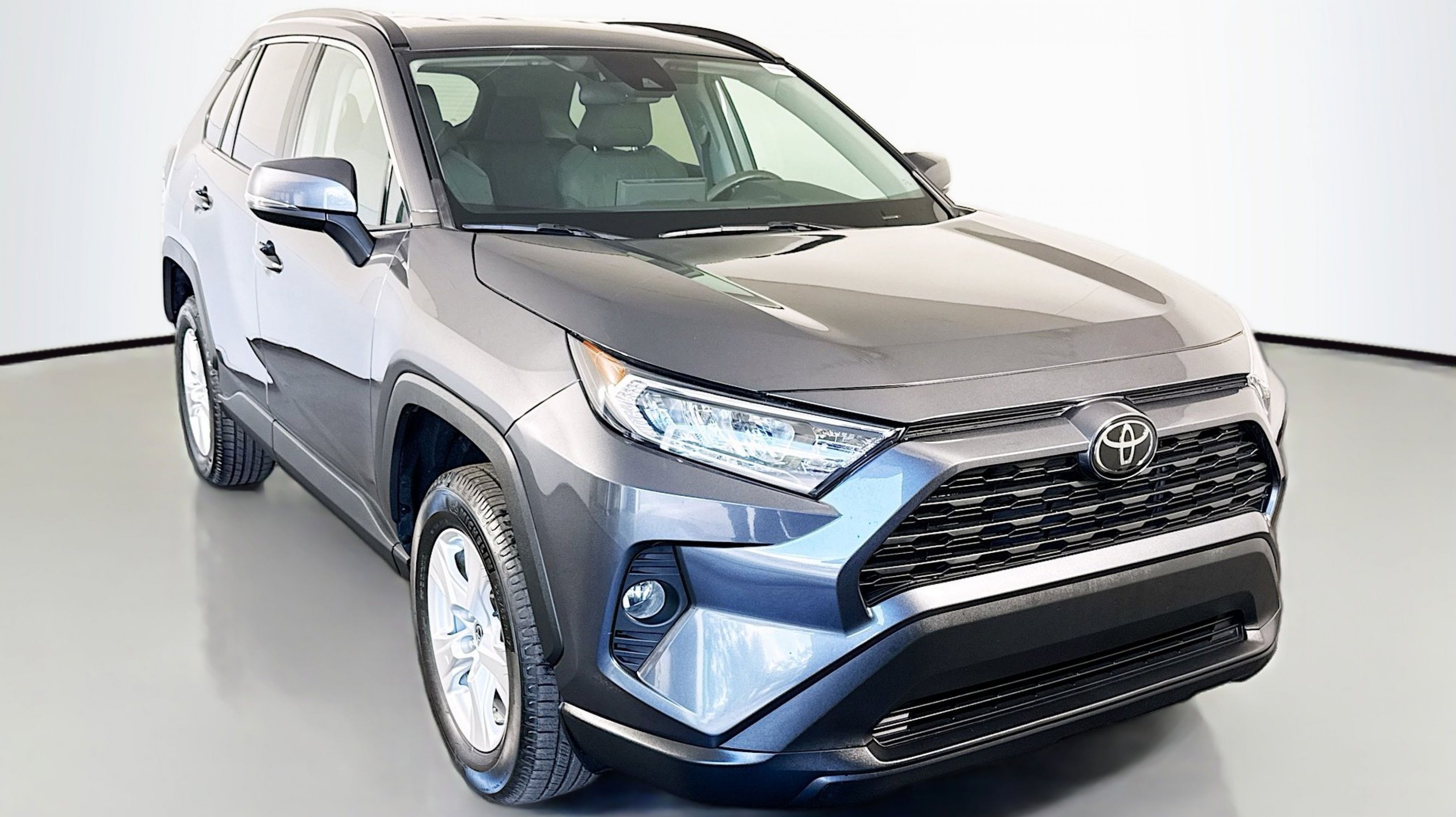 2021 Toyota RAV4 XLE FWD's photo