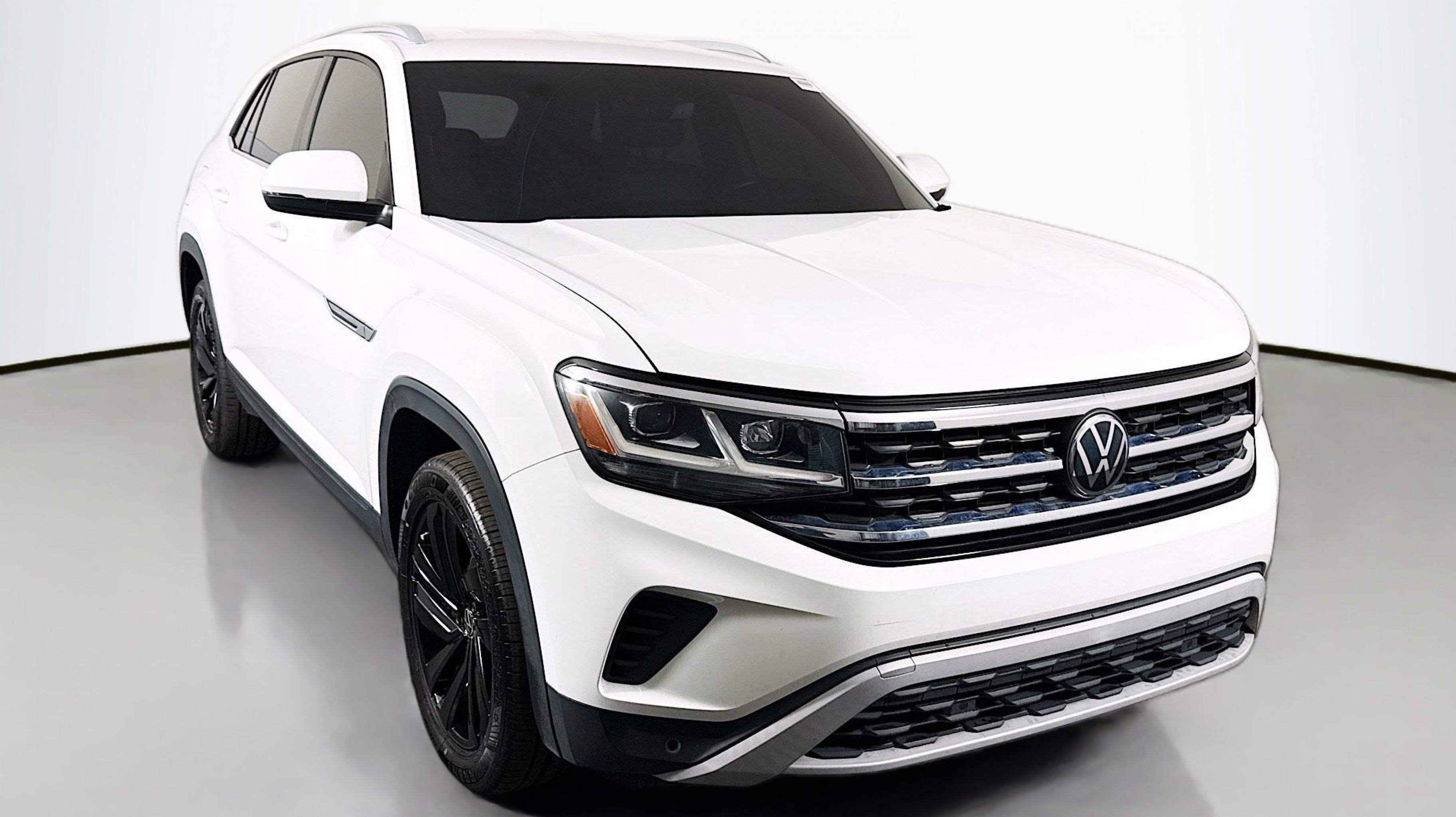 2023 Volkswagen Atlas Cross Sport 3.6L V6 SE w/Tech's photo